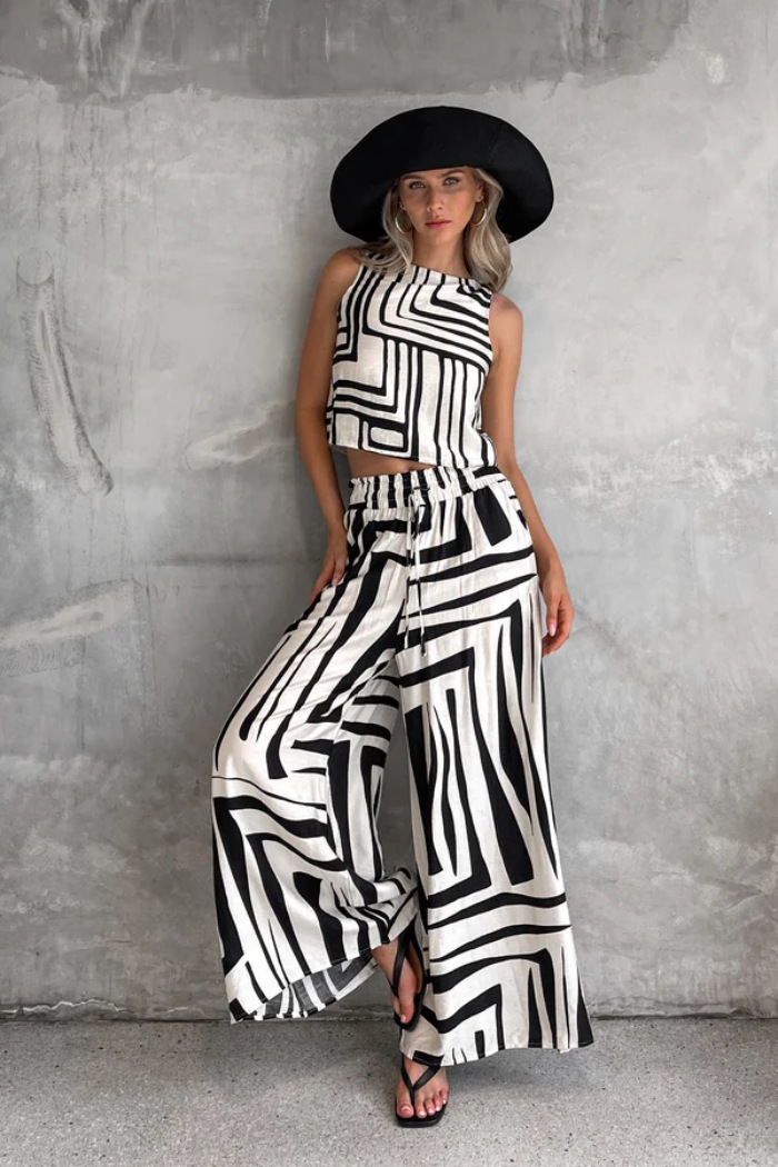 Women’s Summer New Arrival Geometric Print Casual Loose Tank Top Wide-Leg Straight Pants Set