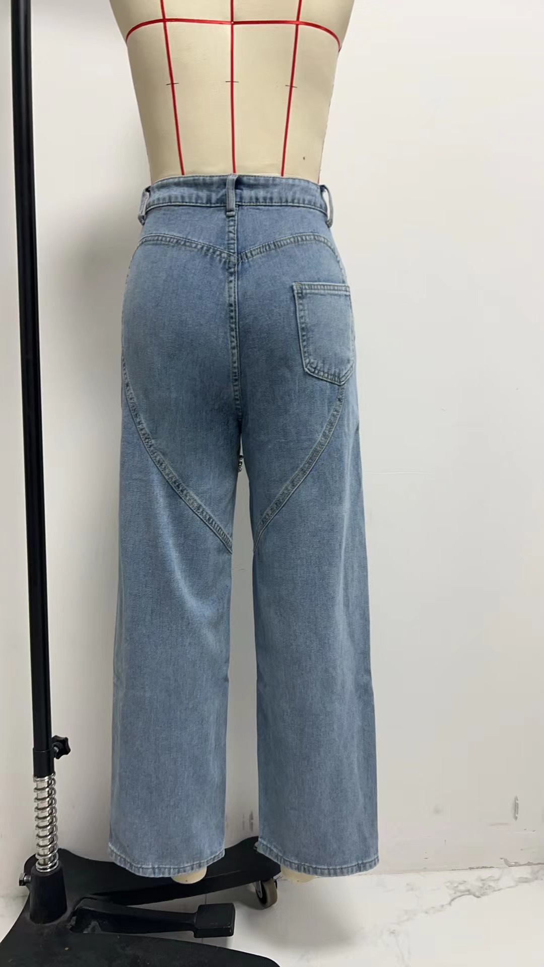 Women’s High-Waist Loose Straight-Leg Long Jeans – Versatile, Slimming, Spring Style