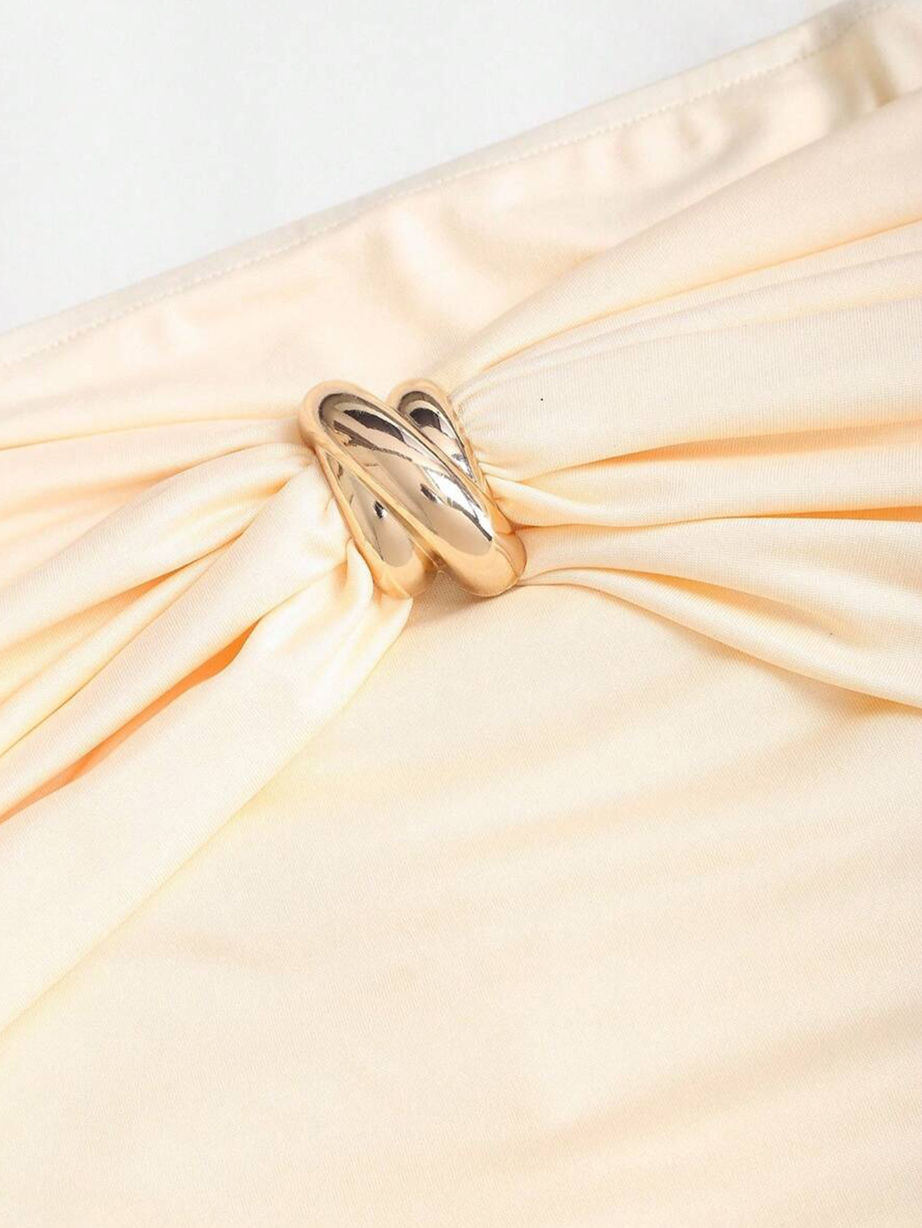 Women’s Unique Off-White Off-Shoulder Short Sleeve Top – Fashion Metal Button Slim-Fit Crop T-Shirt