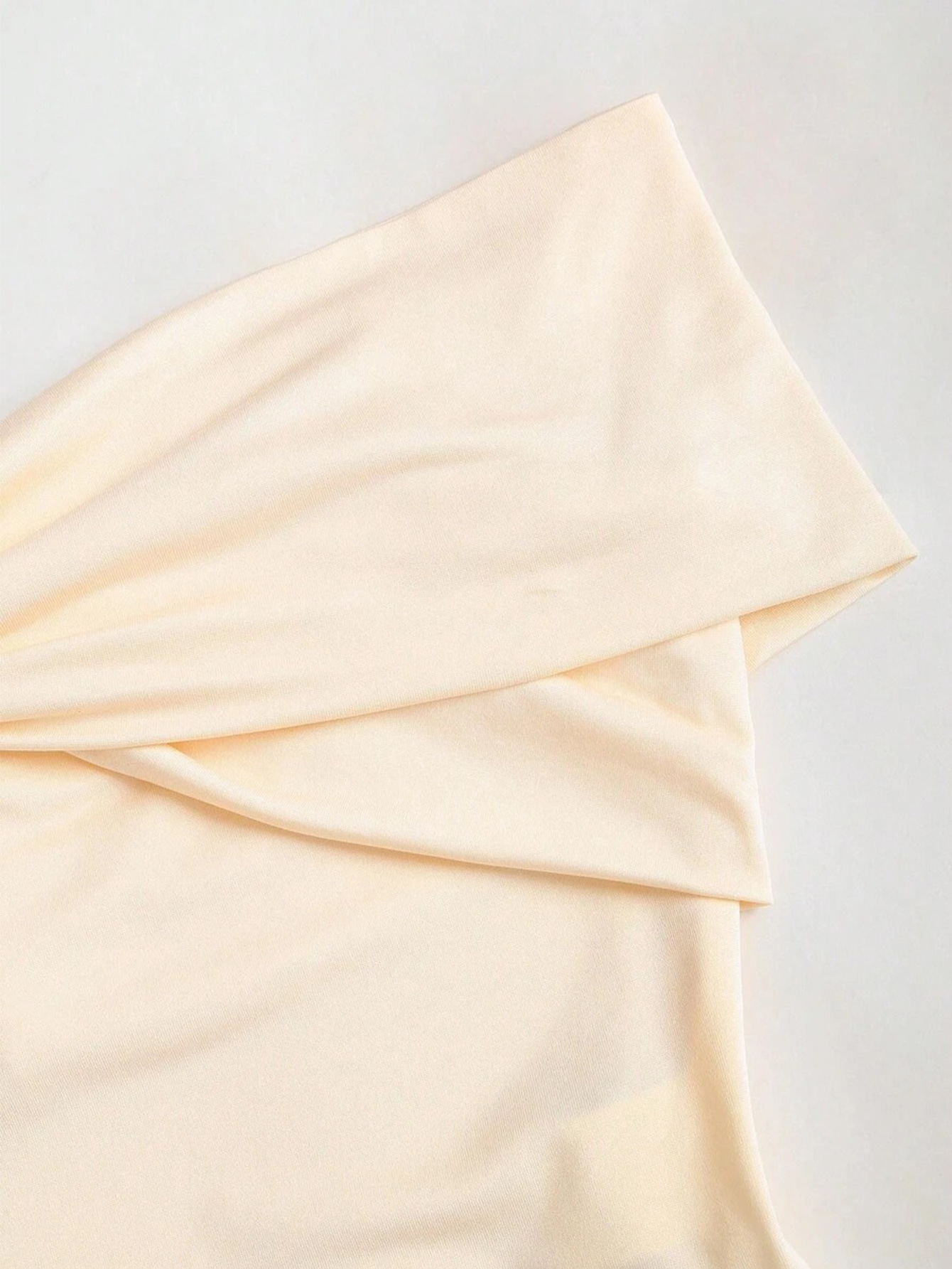 Women’s Unique Off-White Off-Shoulder Short Sleeve Top – Fashion Metal Button Slim-Fit Crop T-Shirt