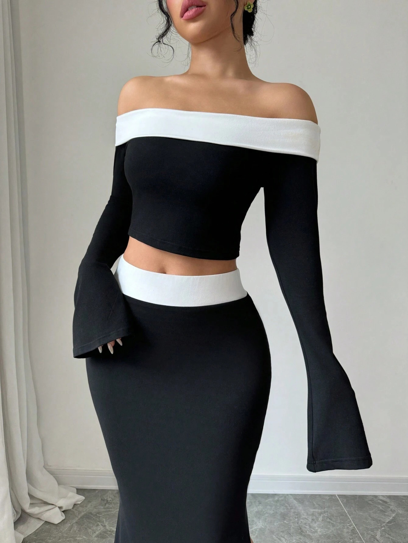 Women’s Sexy Off-Shoulder Color-Block Two-Piece Dress – New Slim-Fit High-Waist Slit Skirt Fashion Set