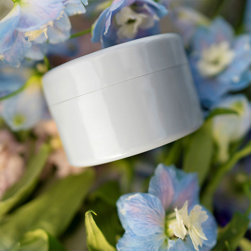 🌸 Hver gang et perfekt blomsterarrangement – spiralholderen holder stilkene præcis, hvor du vil have dem! 🌀