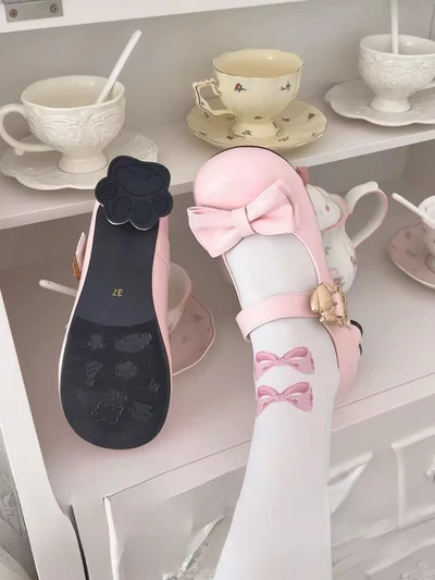 Velvet Paw | Cat-Heel Scalloped Mary Janes