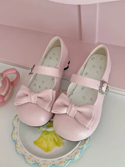 Velvet Paw | Cat-Heel Scalloped Mary Janes