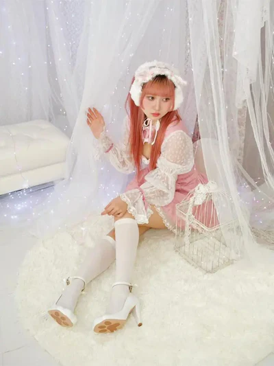 Cunning Kitten | 3D Paw-Toe High Heel Pumps