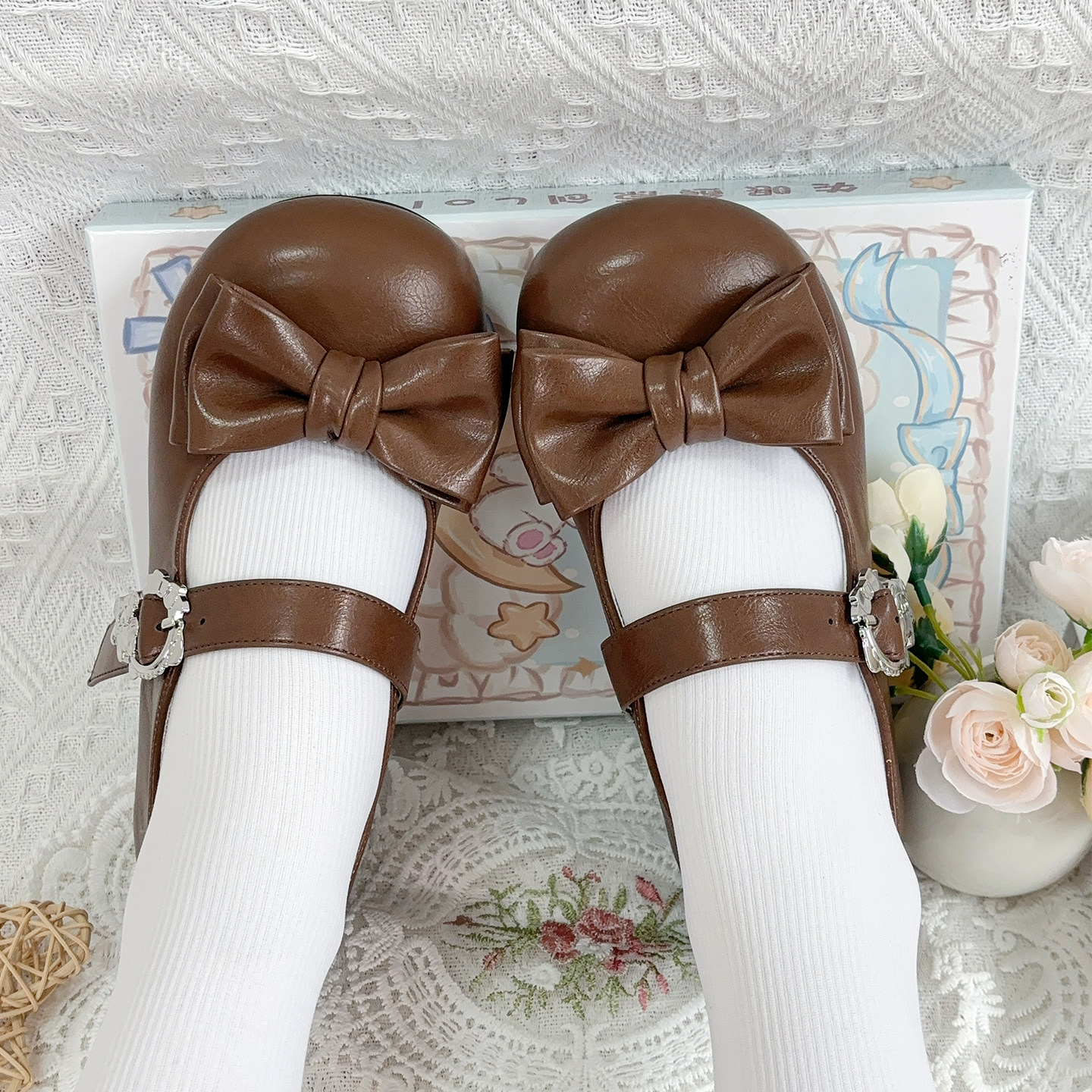 Velvet Paw | Cat-Heel Scalloped Mary Janes