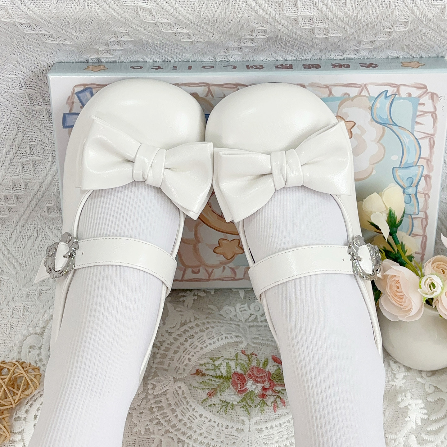 Velvet Paw | Cat-Heel Scalloped Mary Janes