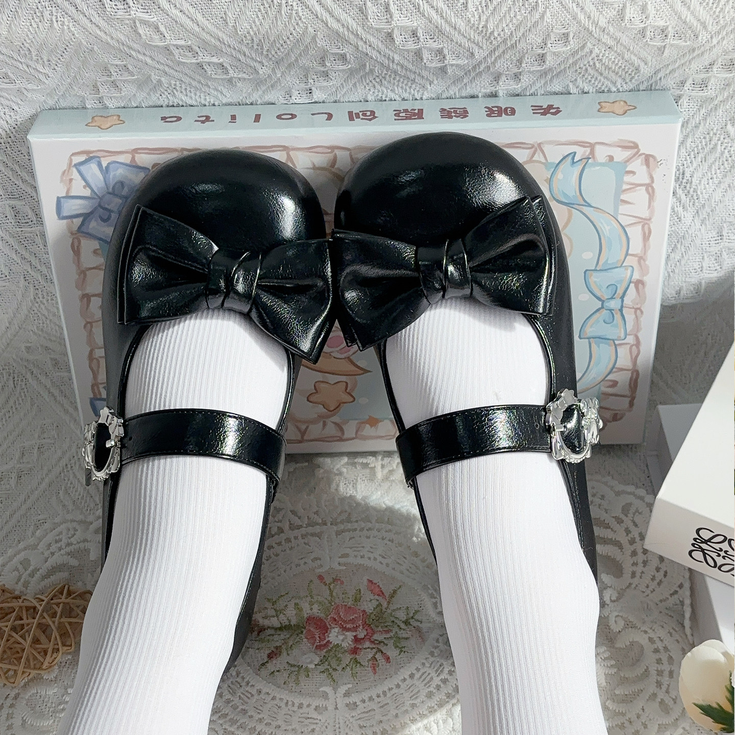 Velvet Paw | Cat-Heel Scalloped Mary Janes