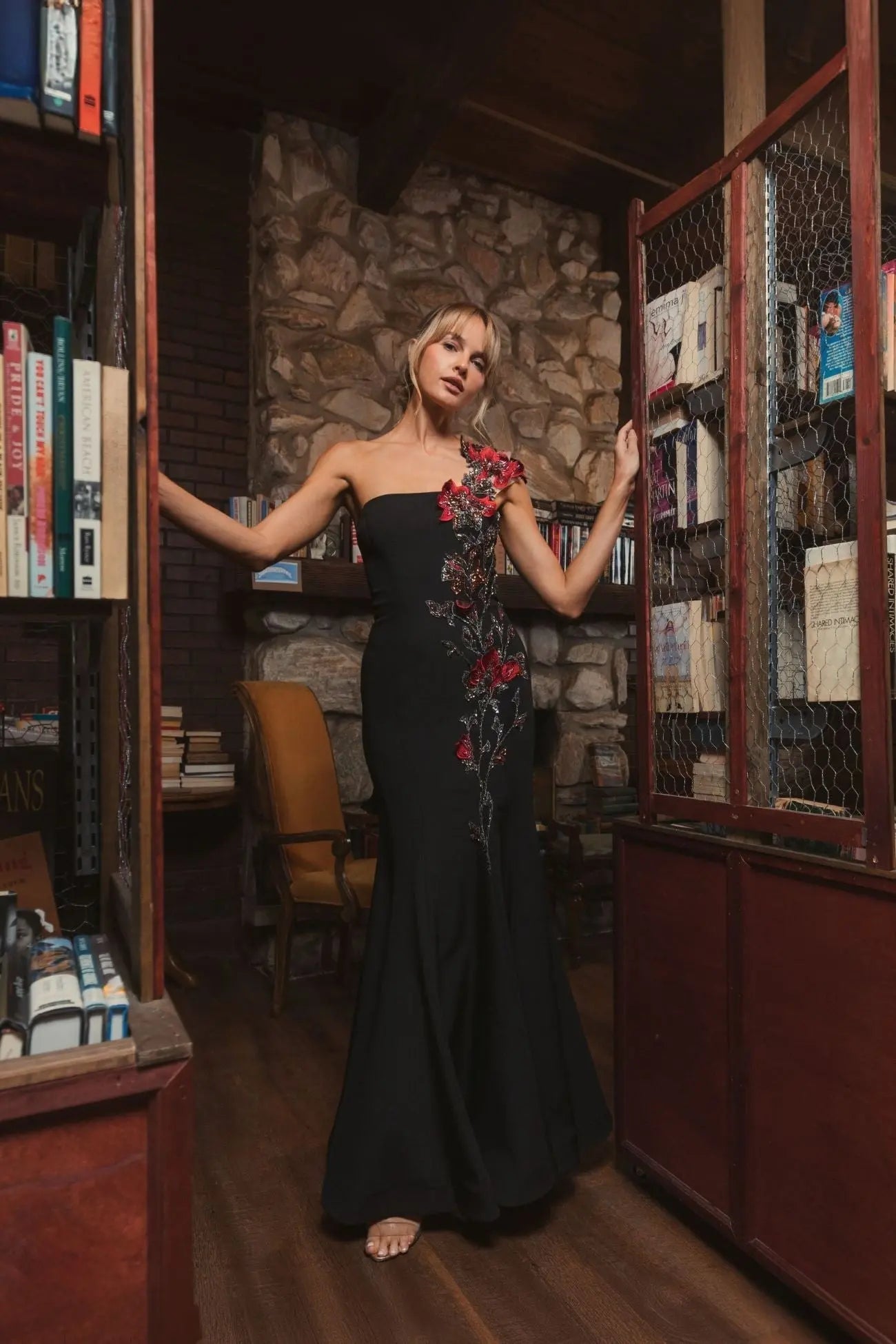 Black Off The Shoulder Embroidered Mermaid Gown-Myartka