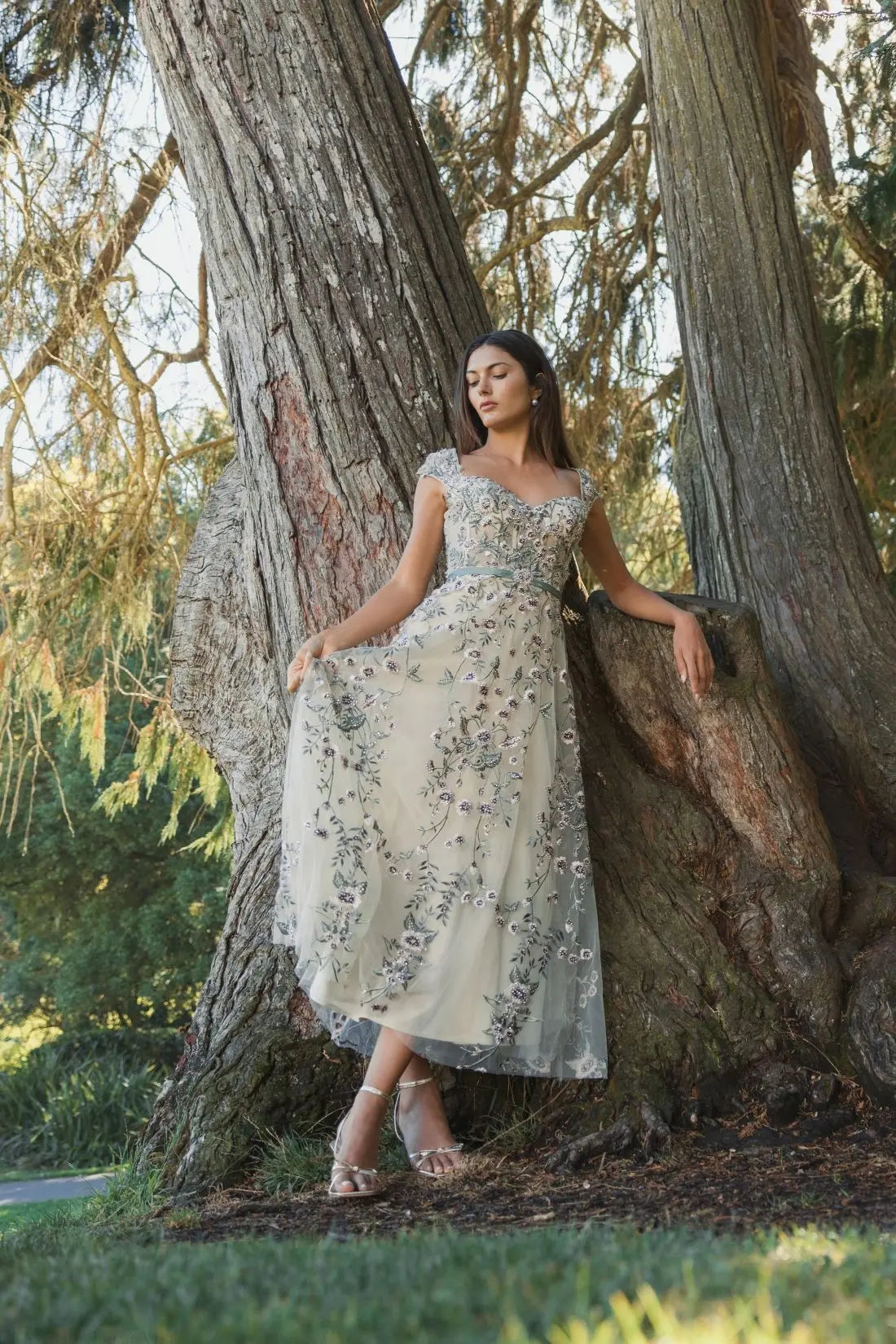 Ivory Floral Embroidered Sweetheart Neckline Midi Dress-Myartka