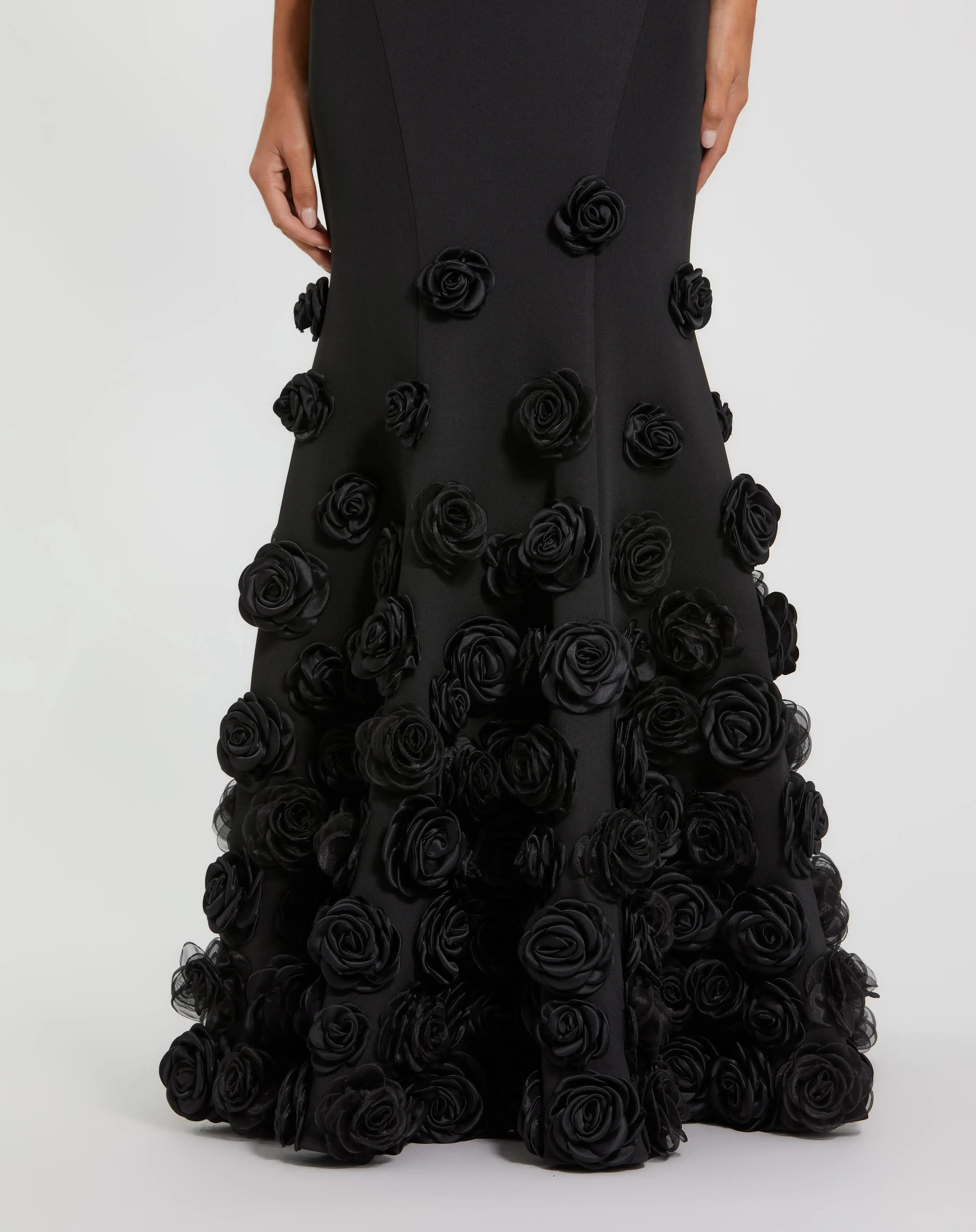 Black Sleeveless Mermaid Gown With 3D Floral Hem-Myartka