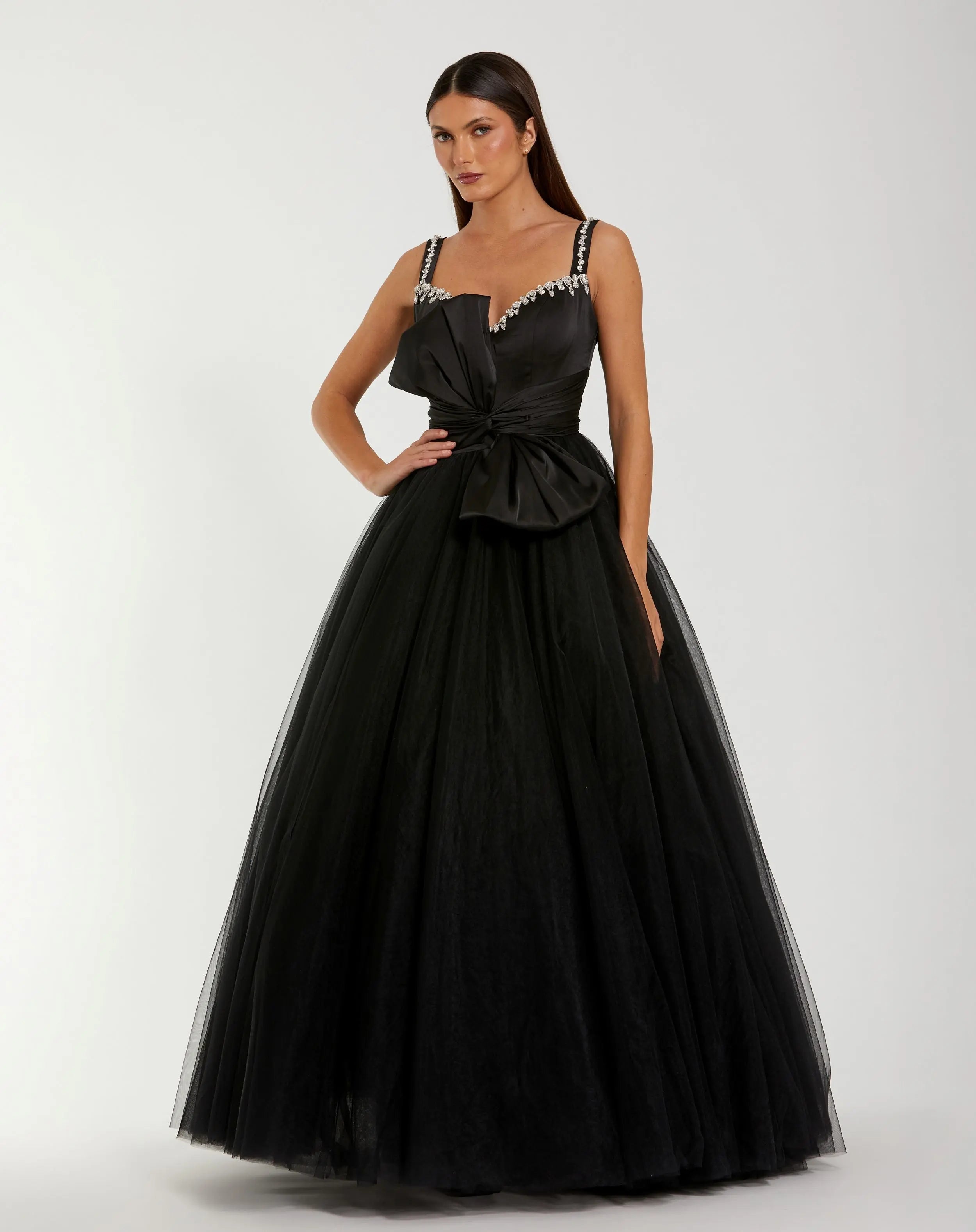 Black Sleeveless Sweetheart Neck Tulle Ball Gown With Bow-Myartka
