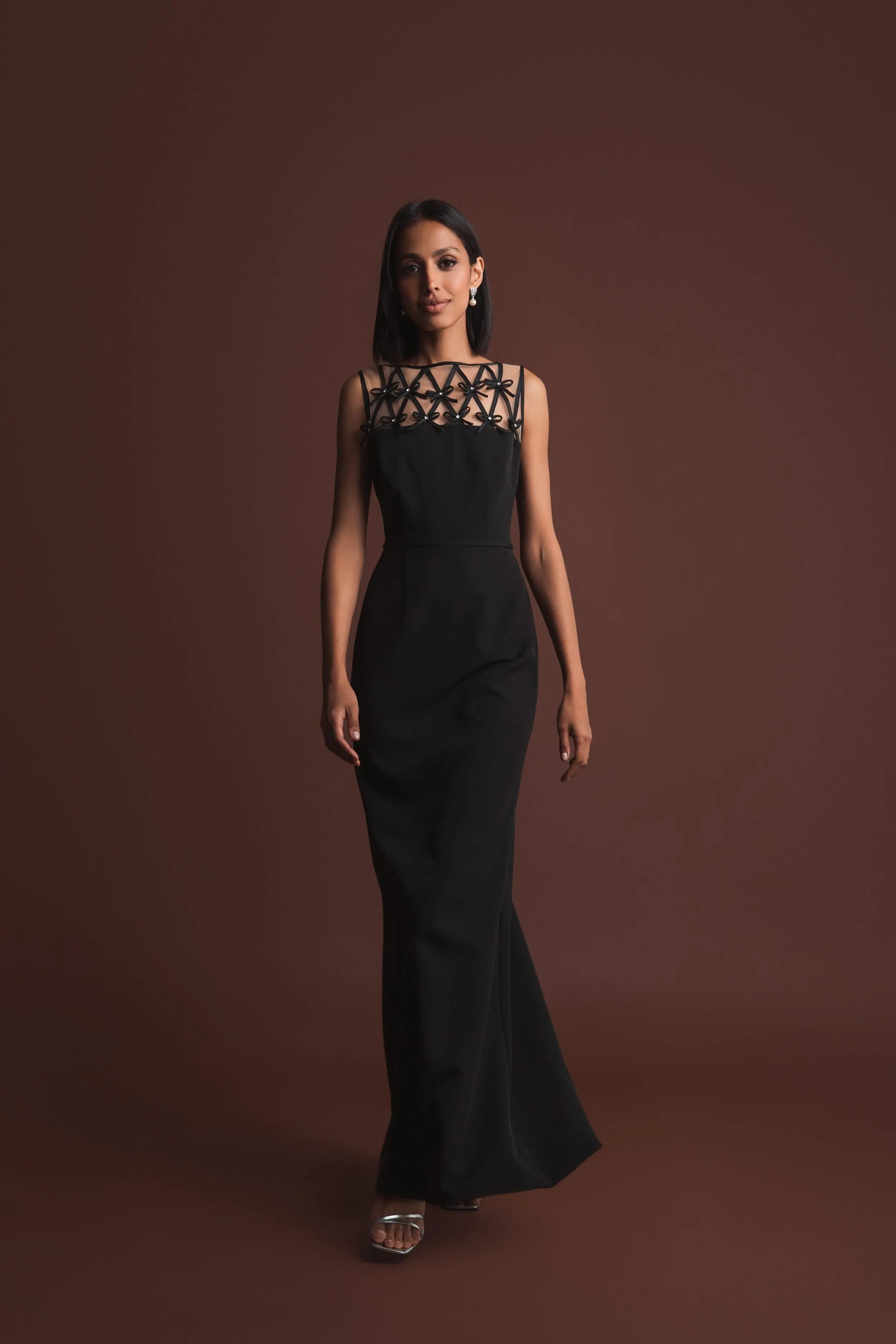 Black Sleeveless Crepe Gown With Embellished Bows-Myartka
