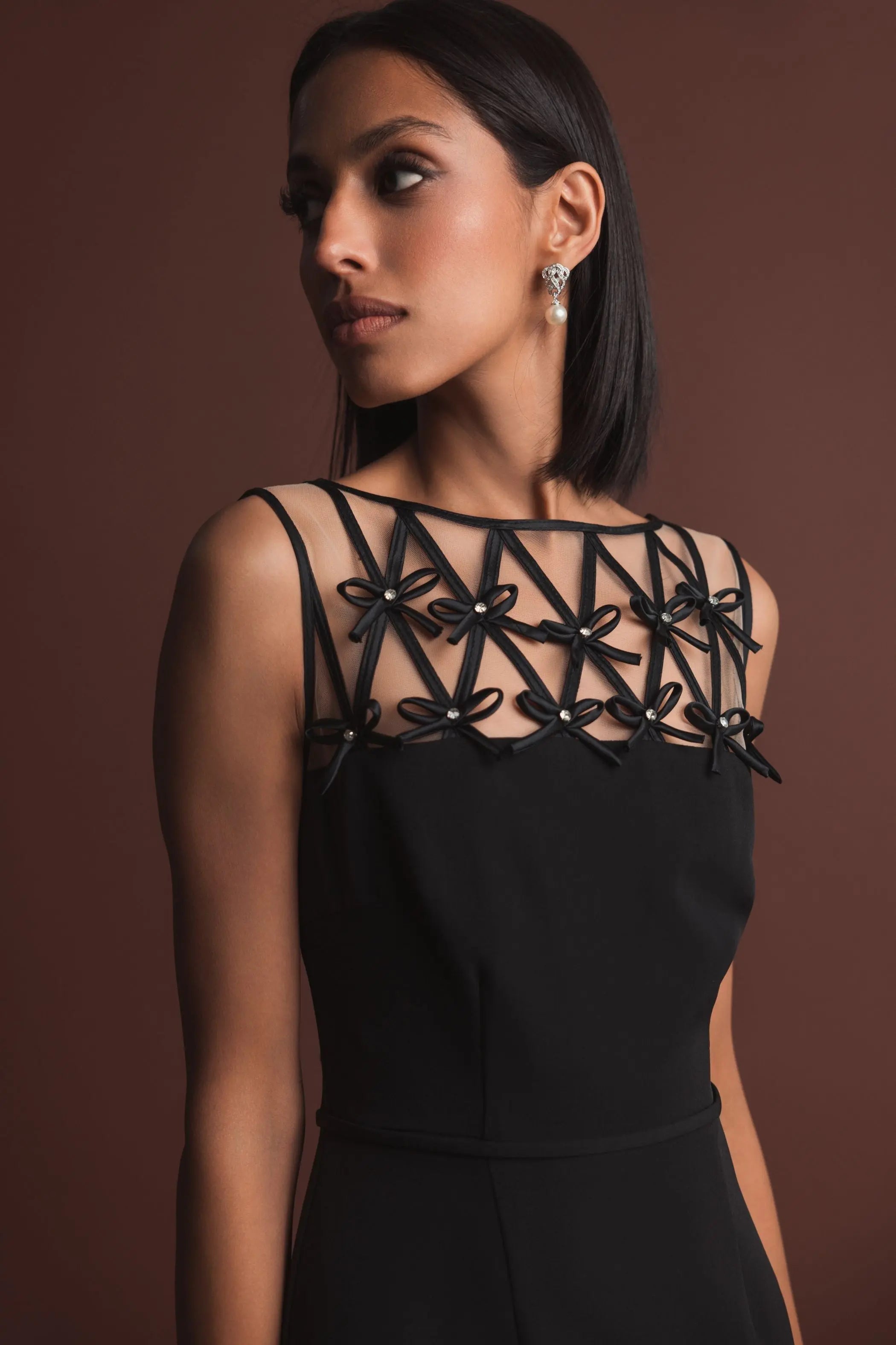 Black Sleeveless Crepe Gown With Embellished Bows-Myartka