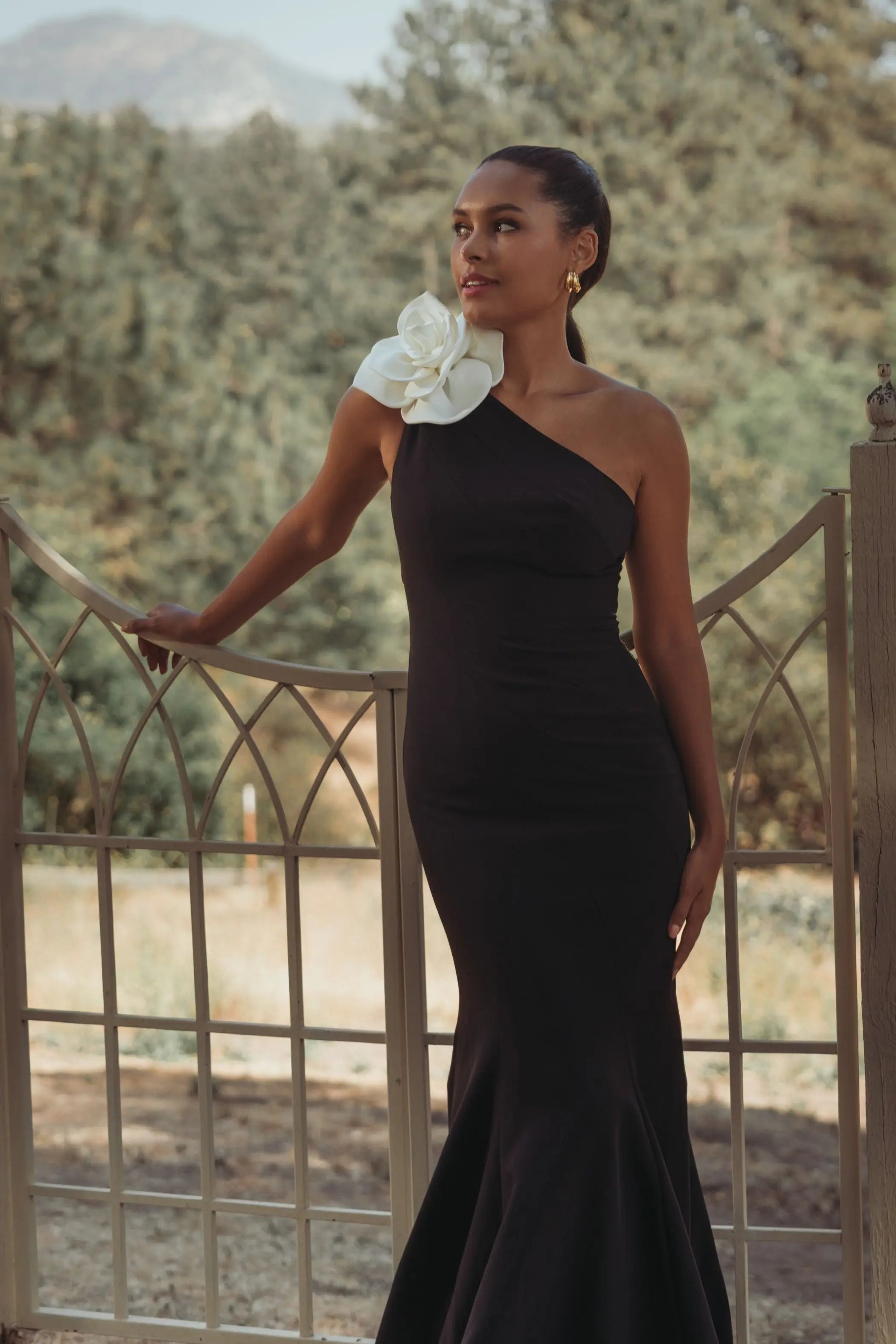 Black One Shoulder Mermaid Gown With 3D Flower-Myartka