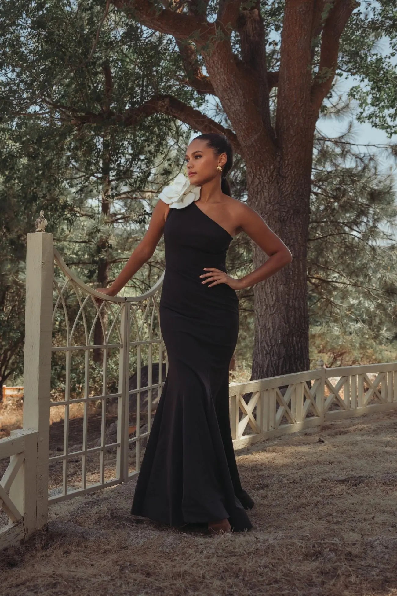 Black One Shoulder Mermaid Gown With 3D Flower-Myartka