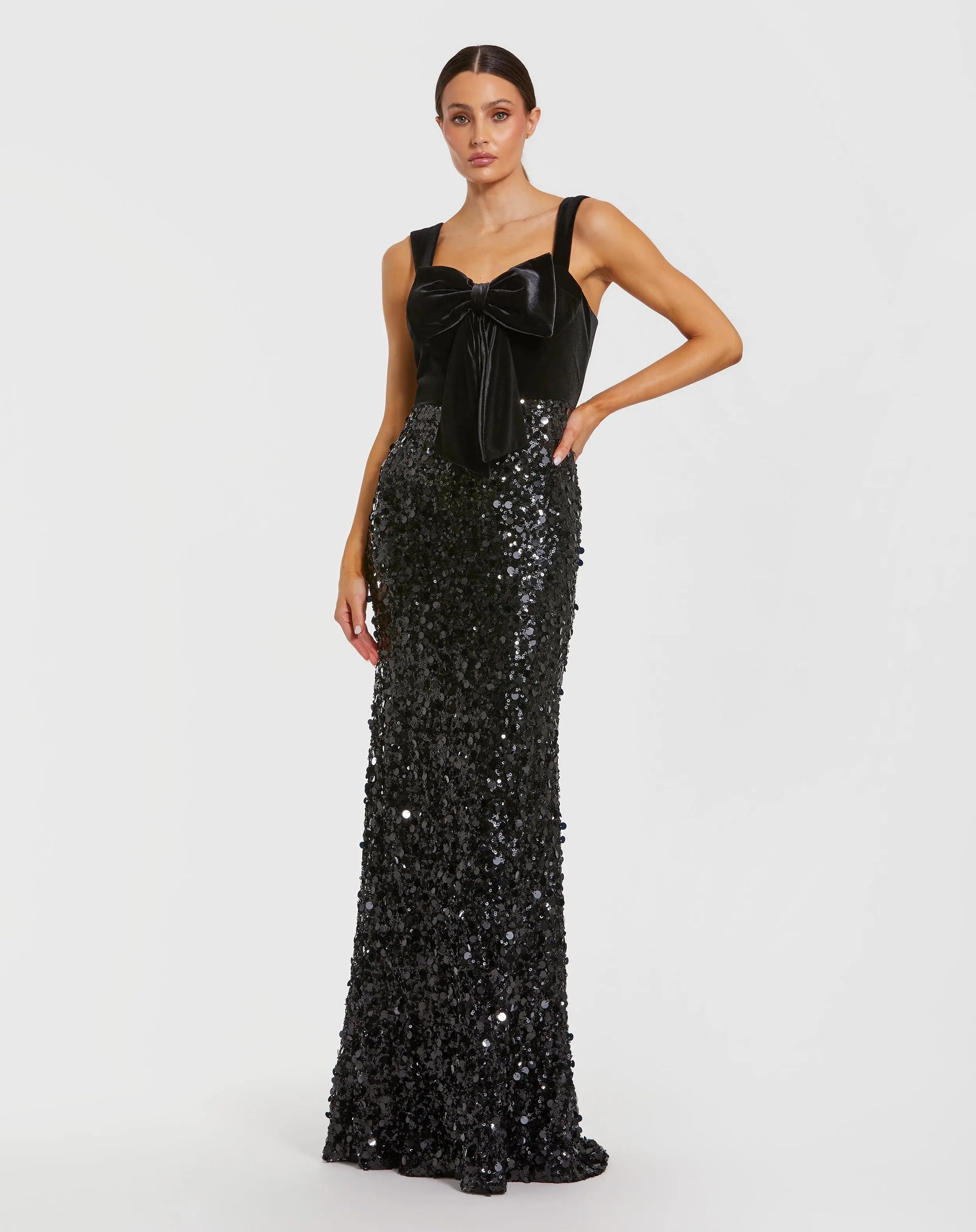 Black Sleeveless Sequin Column Gown With Velvet Bow-Myartka