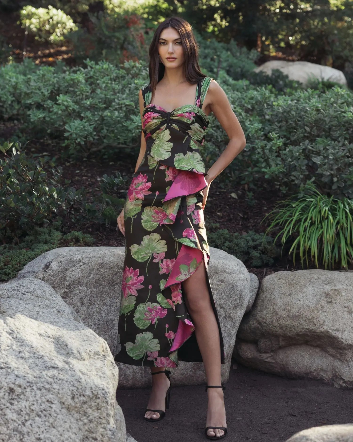 Black Sleeveless Floral Maxi Dress With Ruffle Detail-Myartka