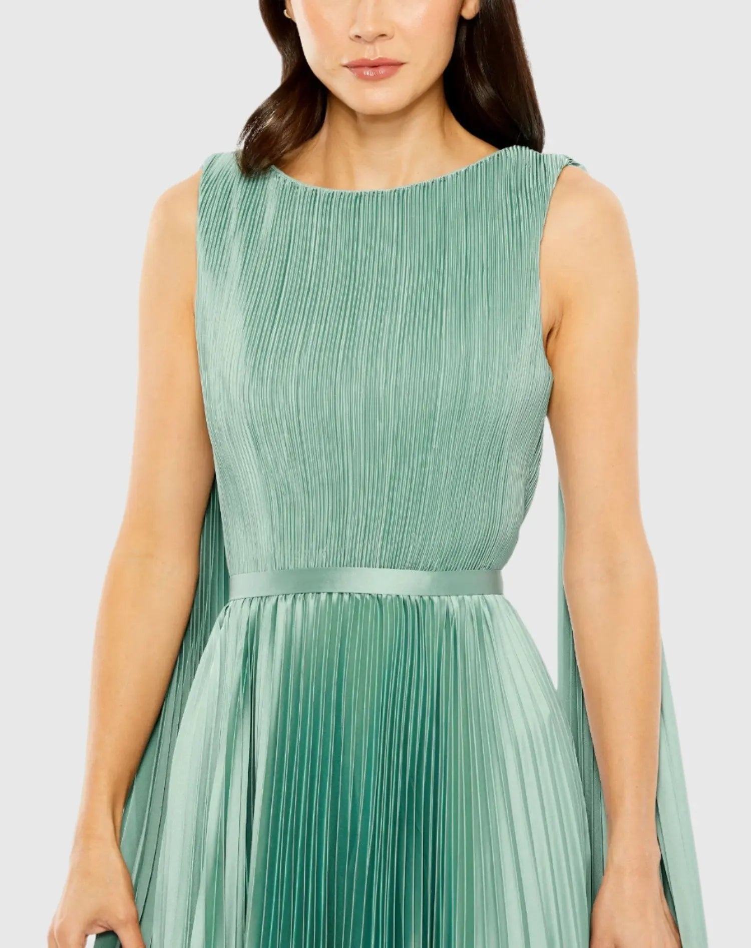 Green Sleeveless High Neck Cape Back Heat Pleated Gown-Myartka