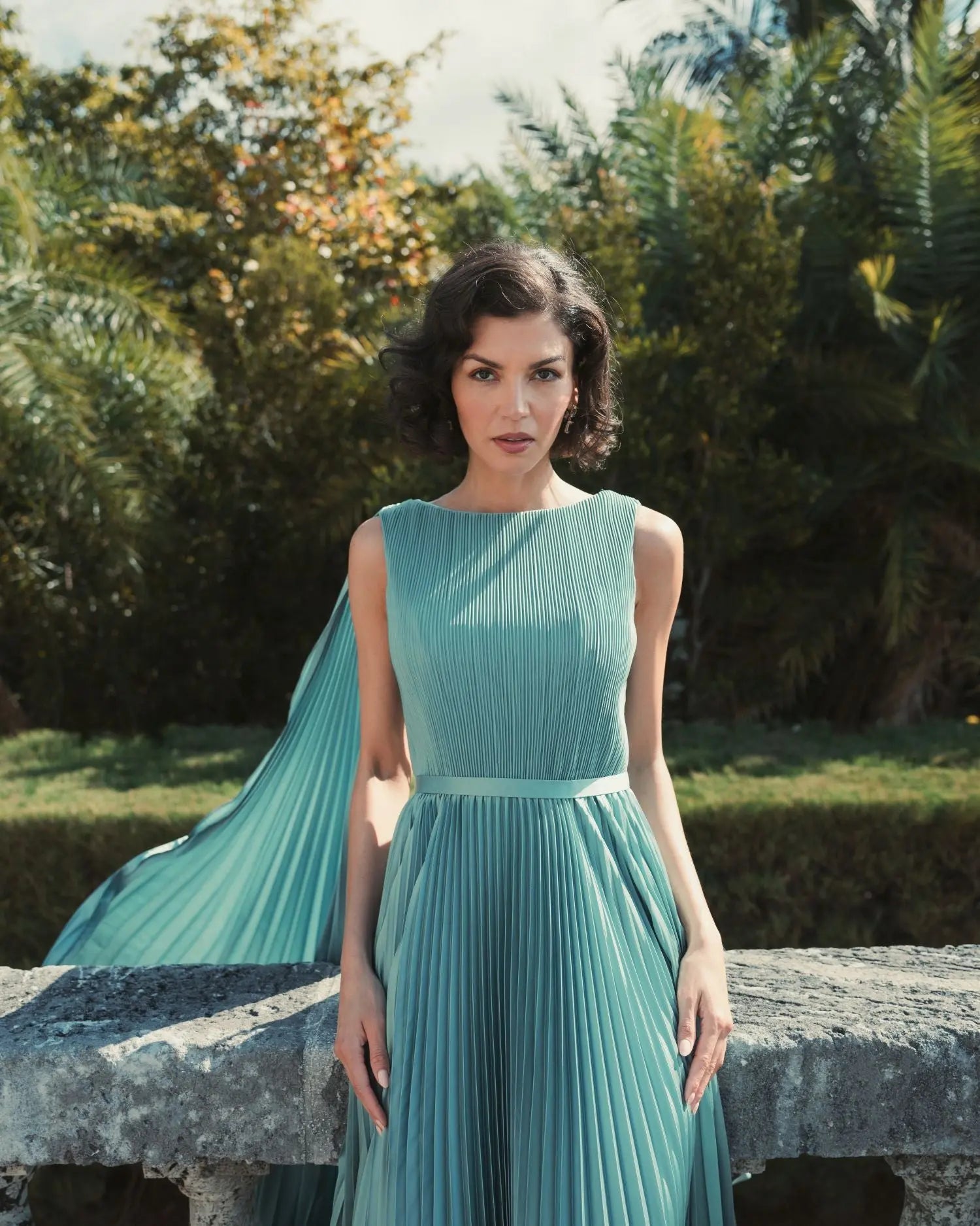 Green Sleeveless High Neck Cape Back Heat Pleated Gown-Myartka