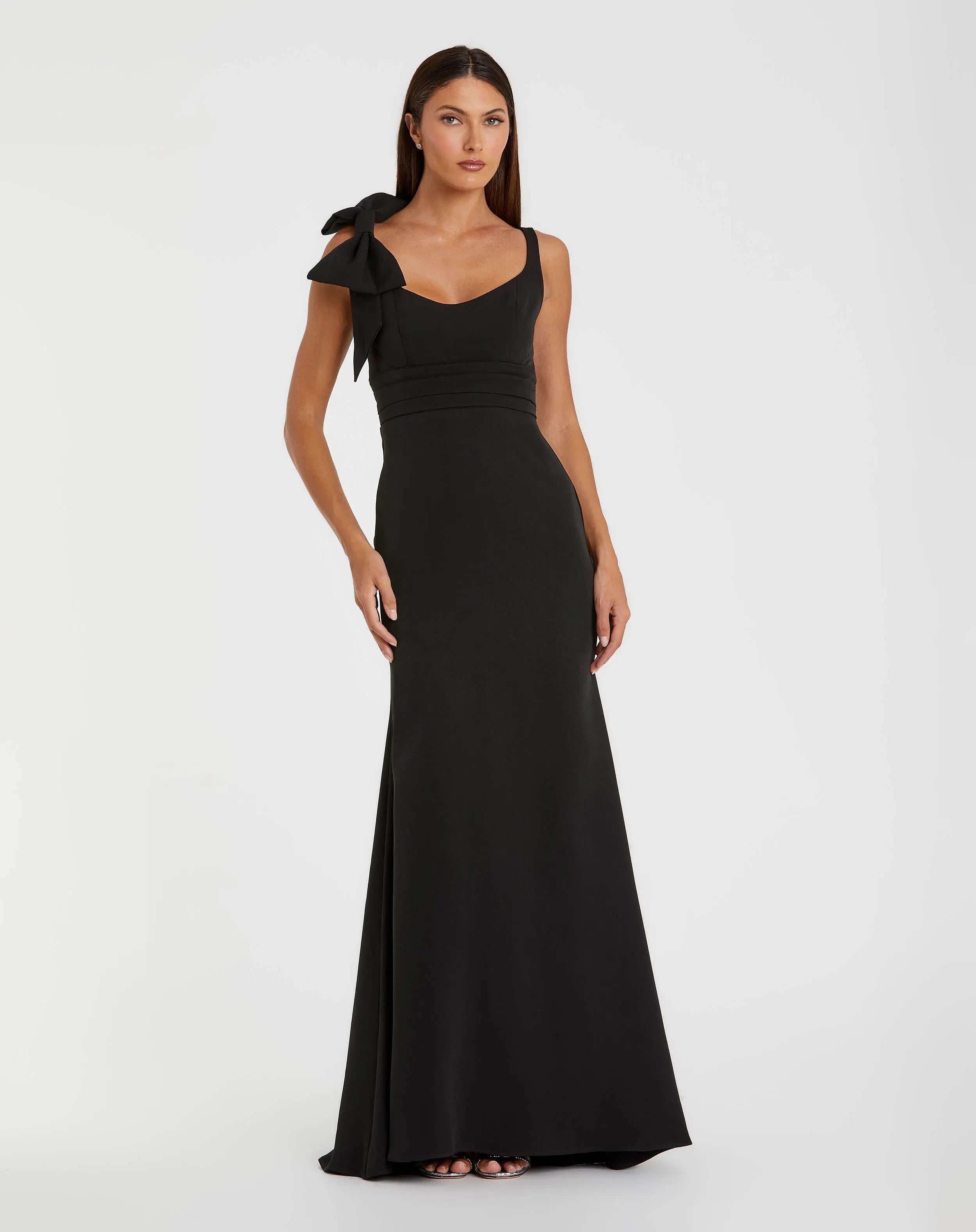 Black Scoop Neck Trumpet Gown with Bow-Myartka