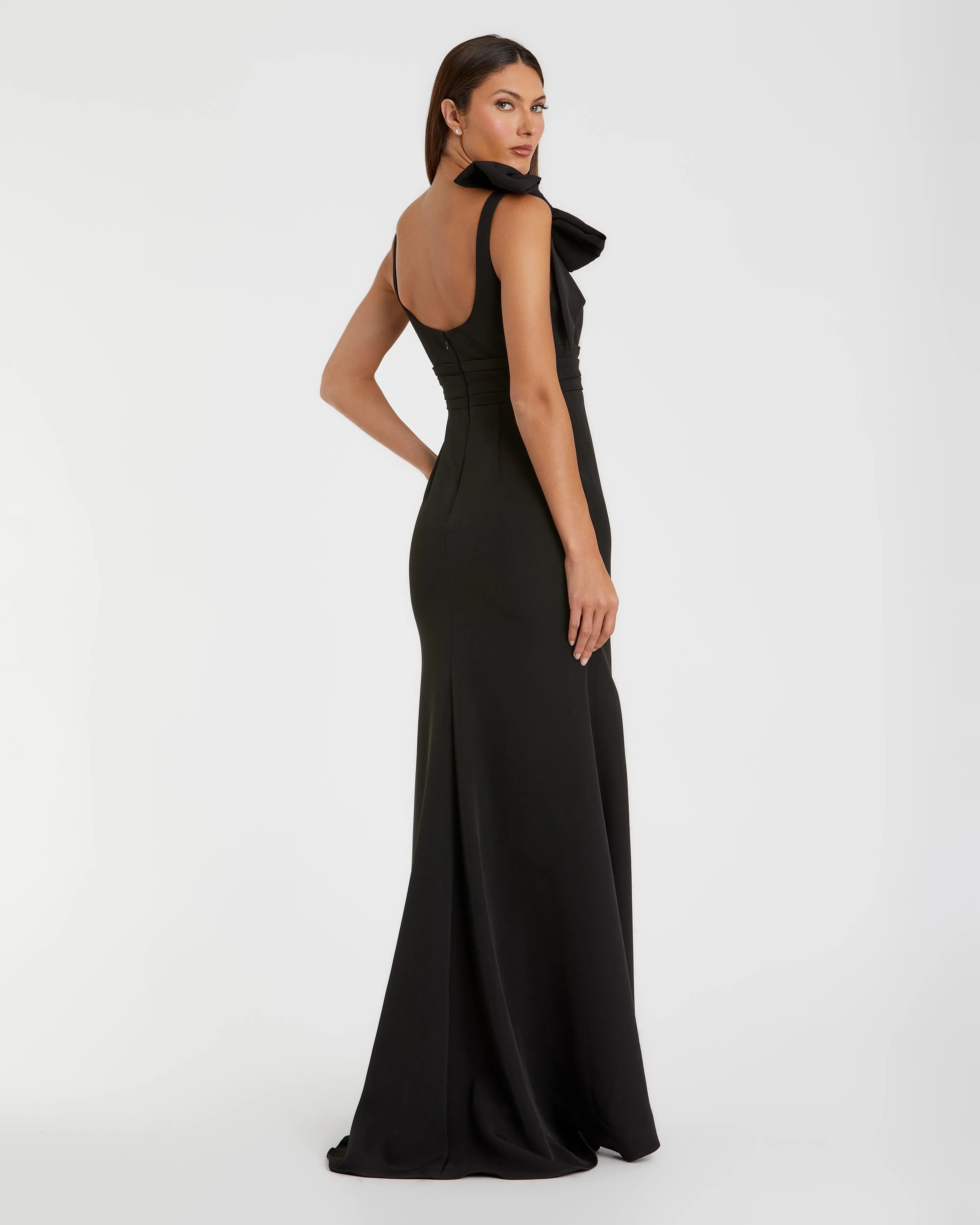 Black Scoop Neck Trumpet Gown with Bow-Myartka