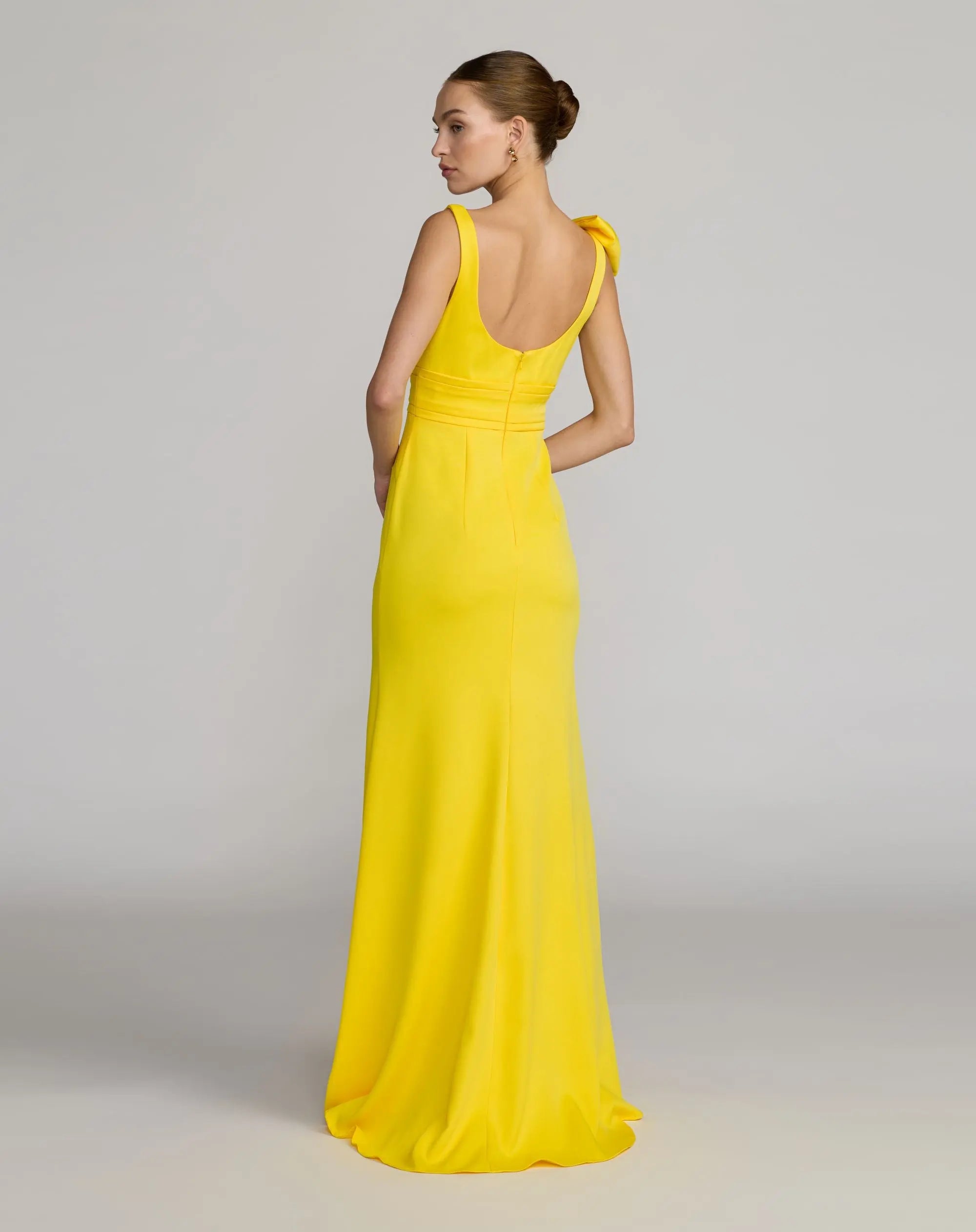 Yellow Scoop Neck Trumpet Gown with Bow-Myartka