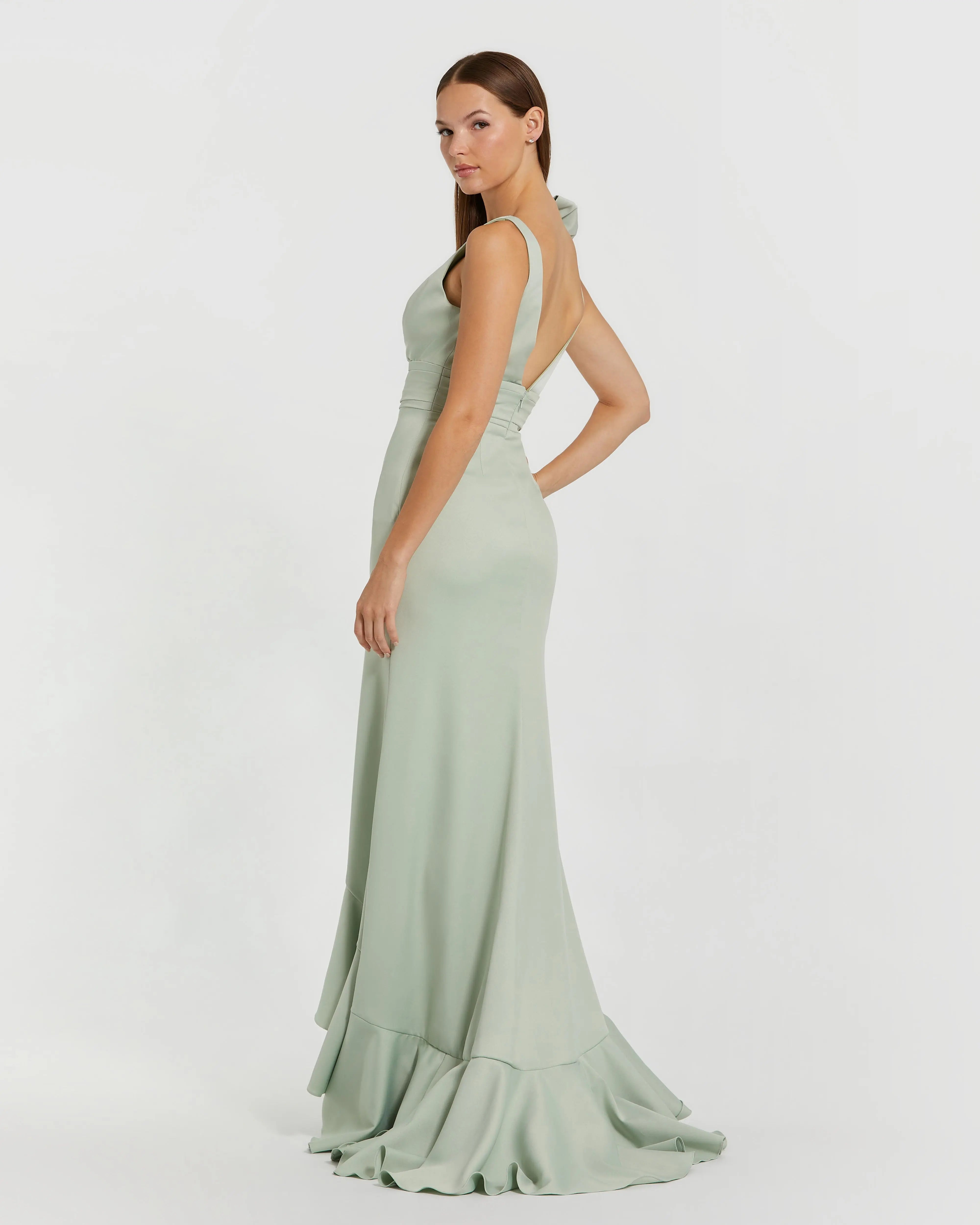 Green Sleeveless Ruffled V-Neck Gown With Bow-Myartka