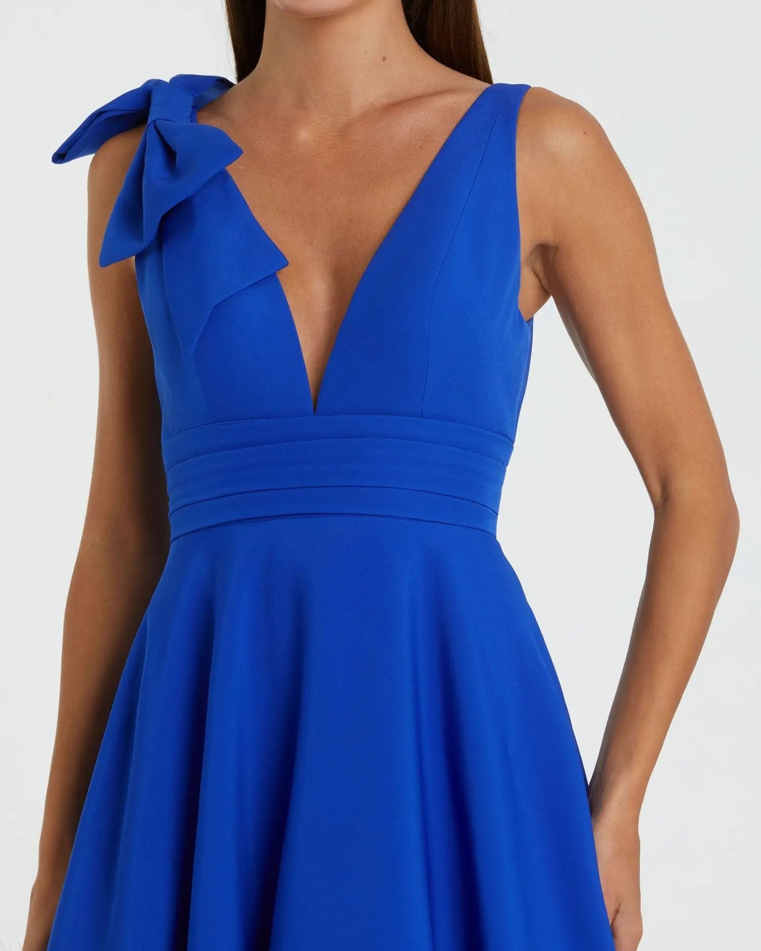 Blue Sleeveless Plunge Neck Ball Gown With Bow Detail-Myartka