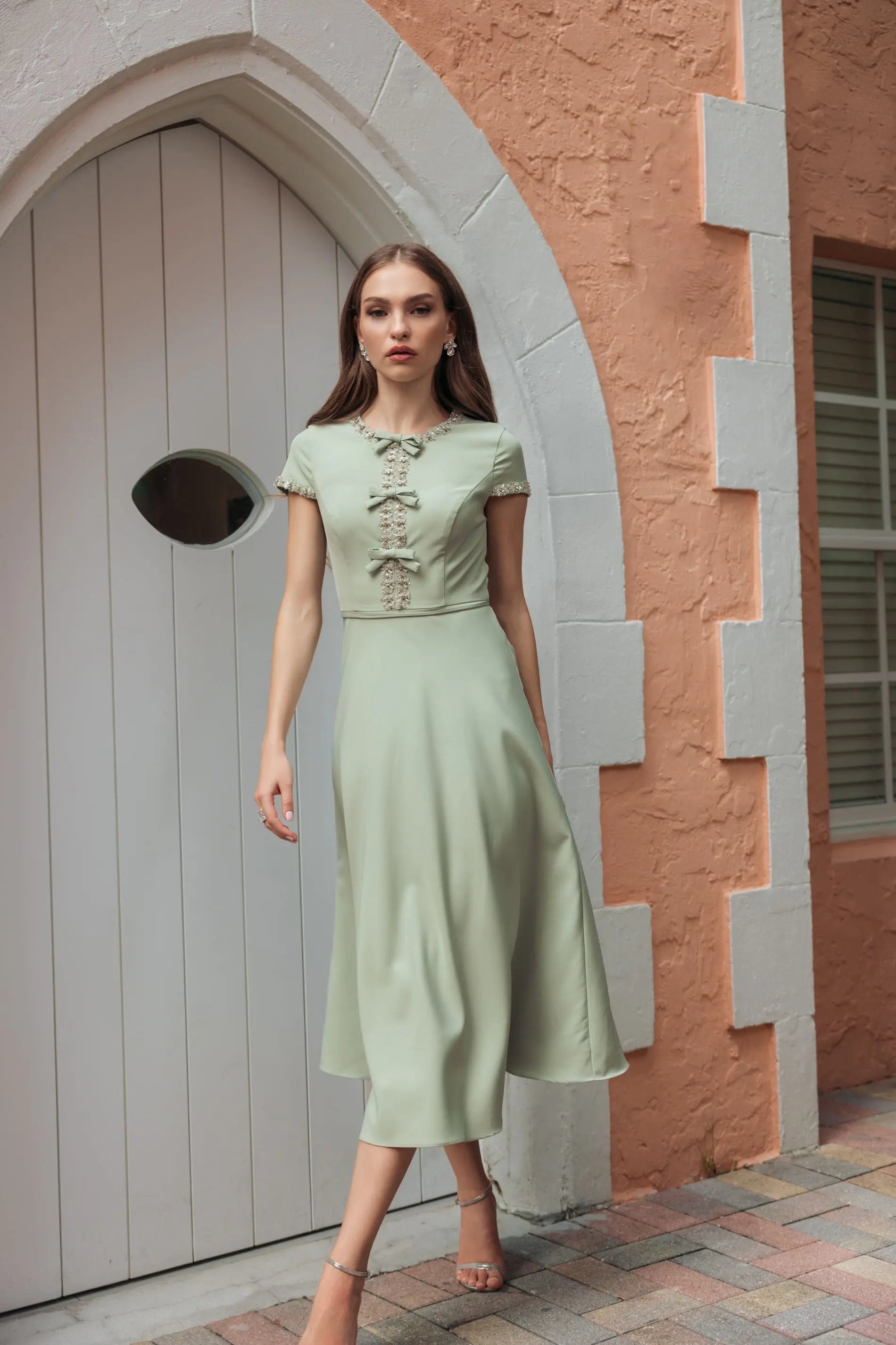 Green Embellished Crepe Cap Sleeve Midi Dress-Myartka