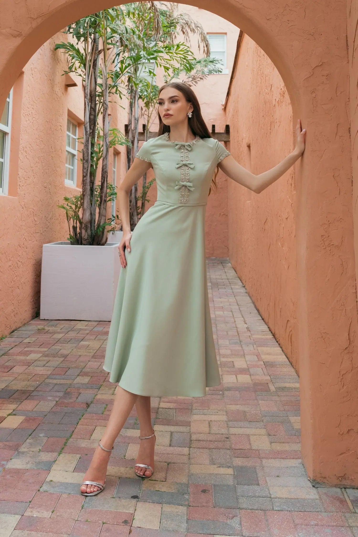 Green Embellished Crepe Cap Sleeve Midi Dress-Myartka