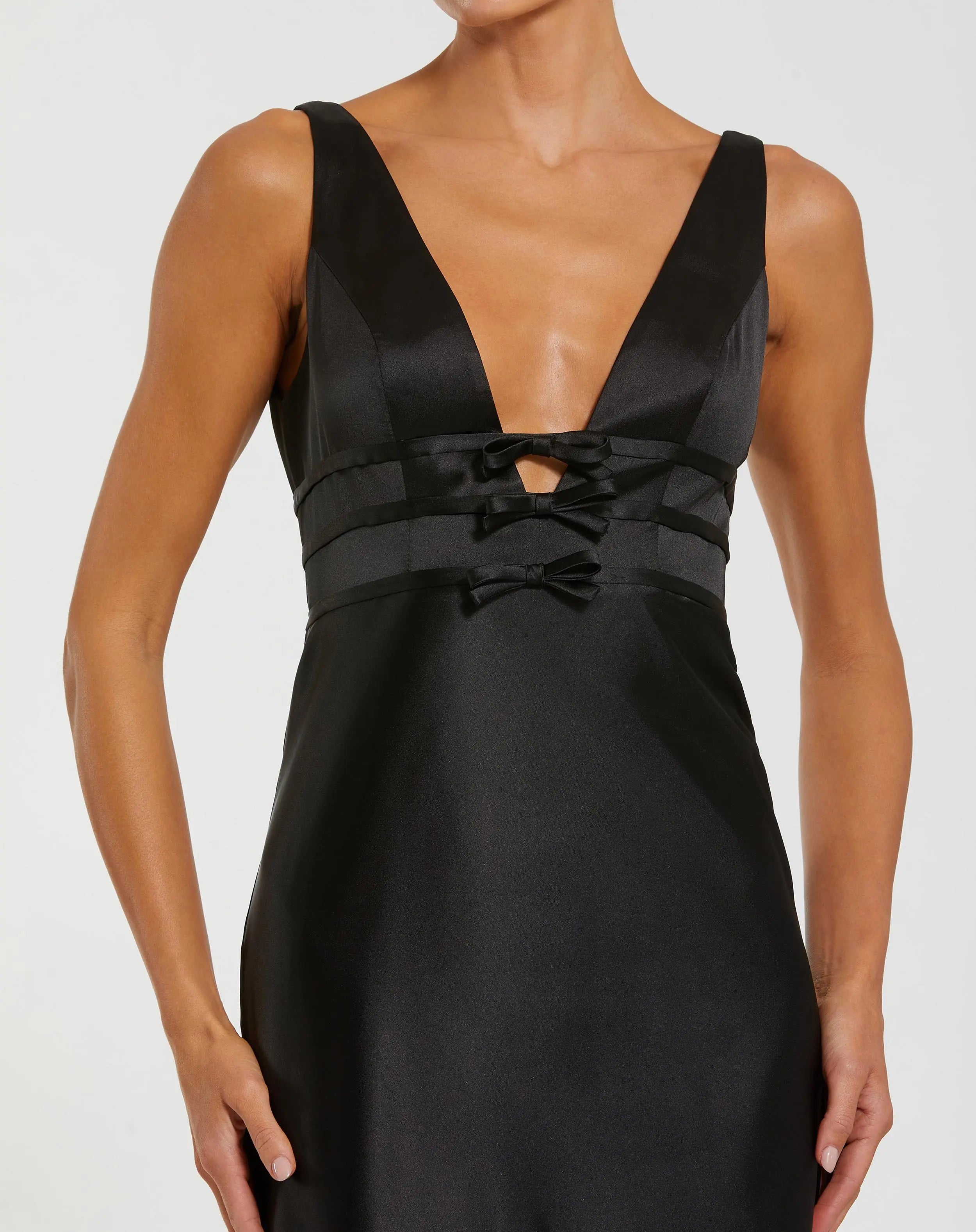 Black Sleeveless V Neck Satin Gown With Bow Details-Myartka