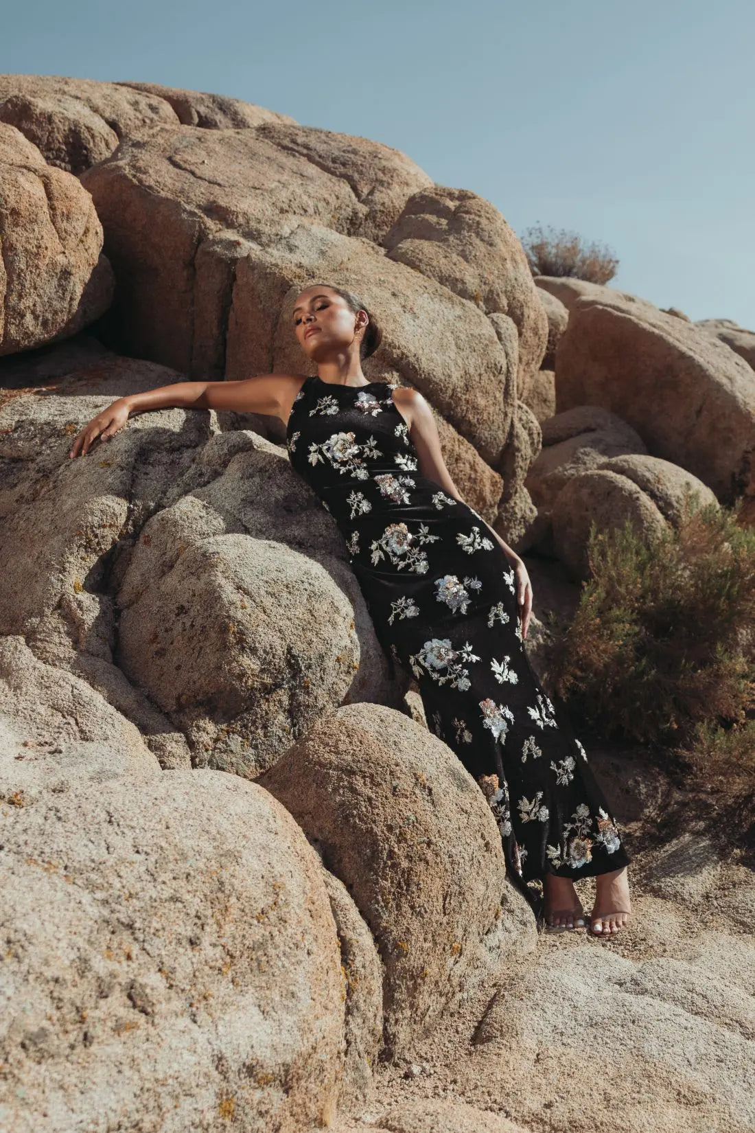 Black Sleeveless Floral Embellished Velvet Evening Gown-Myartka