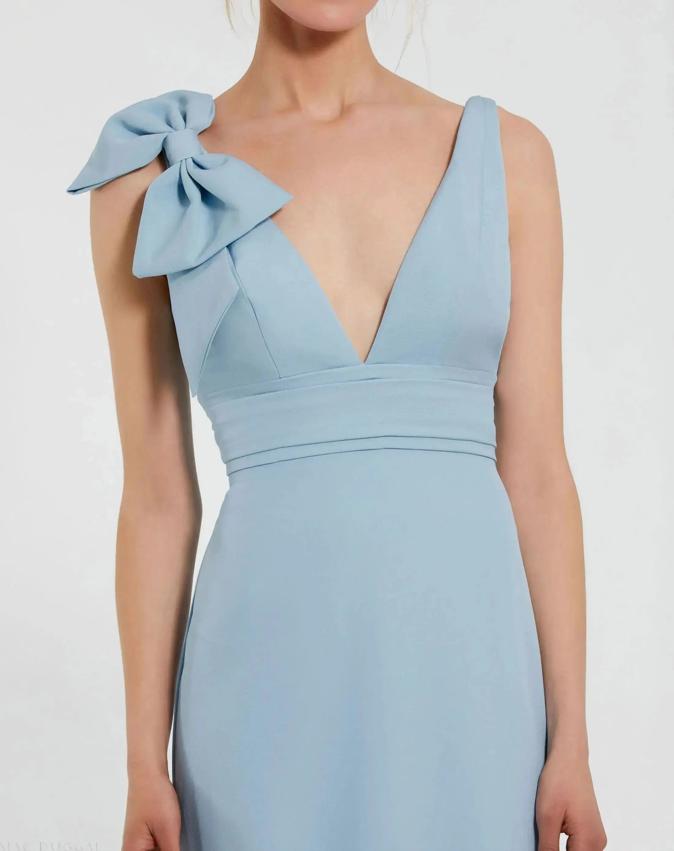 Petite Blue Sleeveless V Neck Bow Detail Mermaid Gown-Myartka