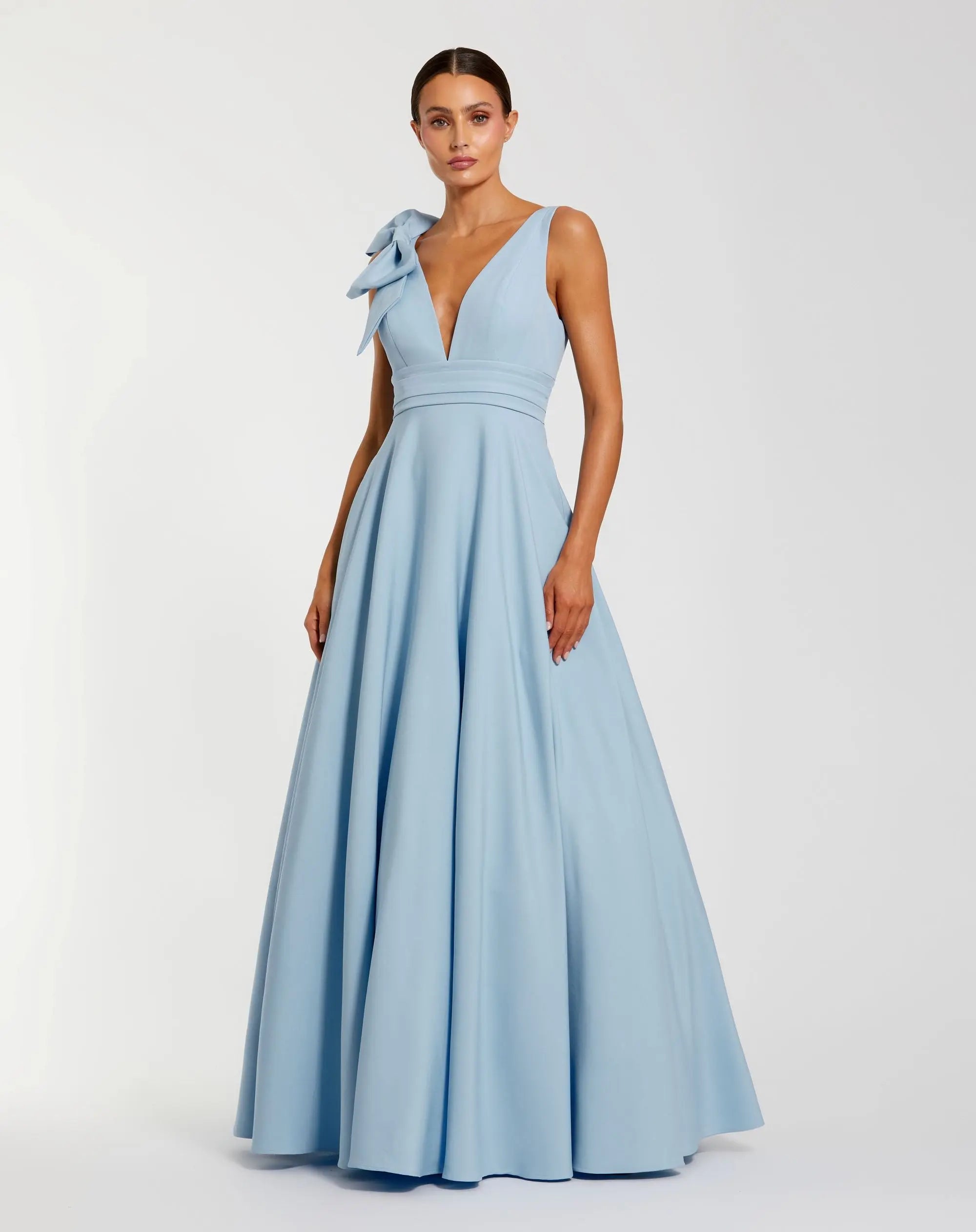 Petite Light Blue Sleeveless Plunge Neck Ball Gown With Bow Detail-Myartka