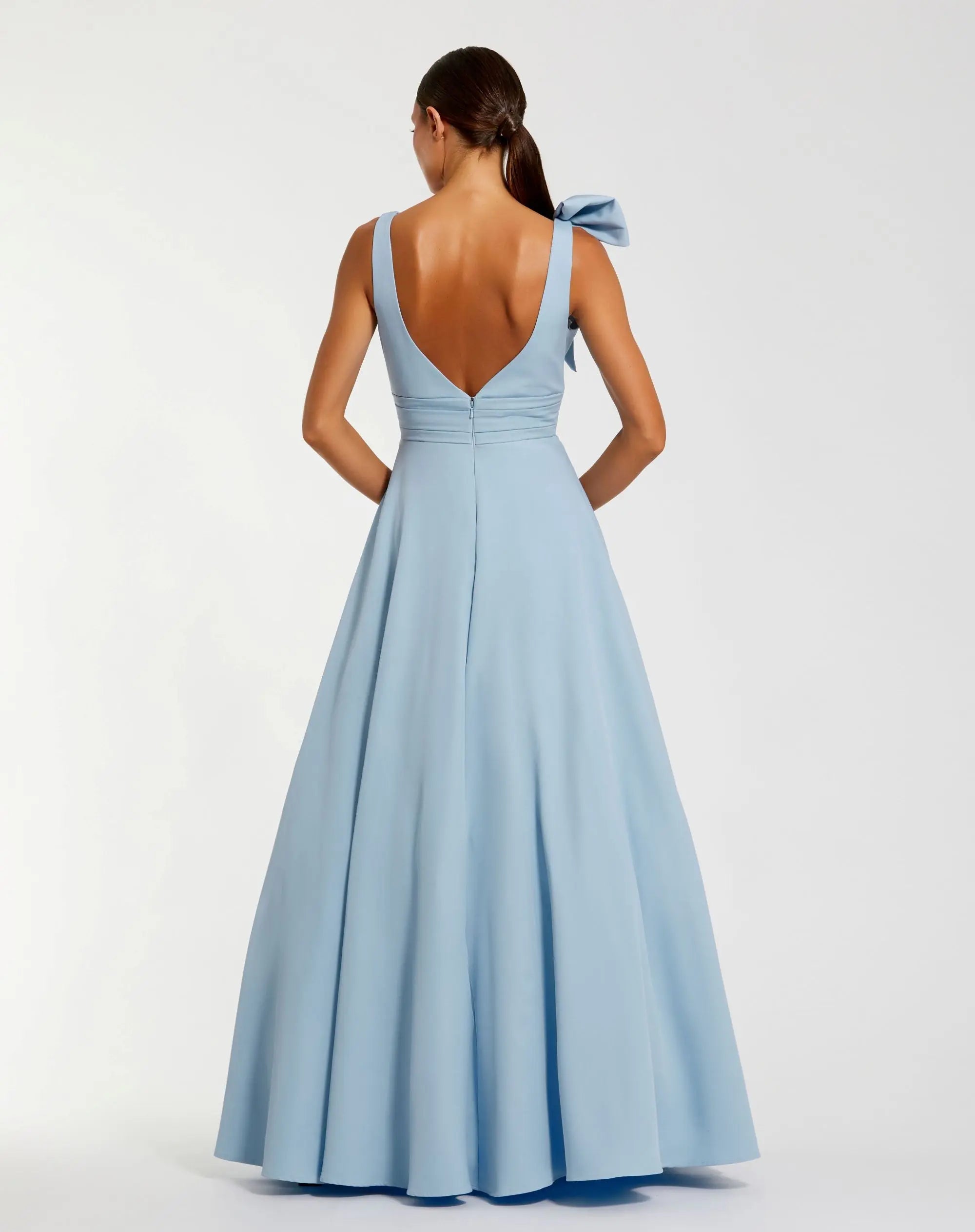 Light Blue Sleeveless Plunge Neck Ball Gown With Bow Detail-Myartka