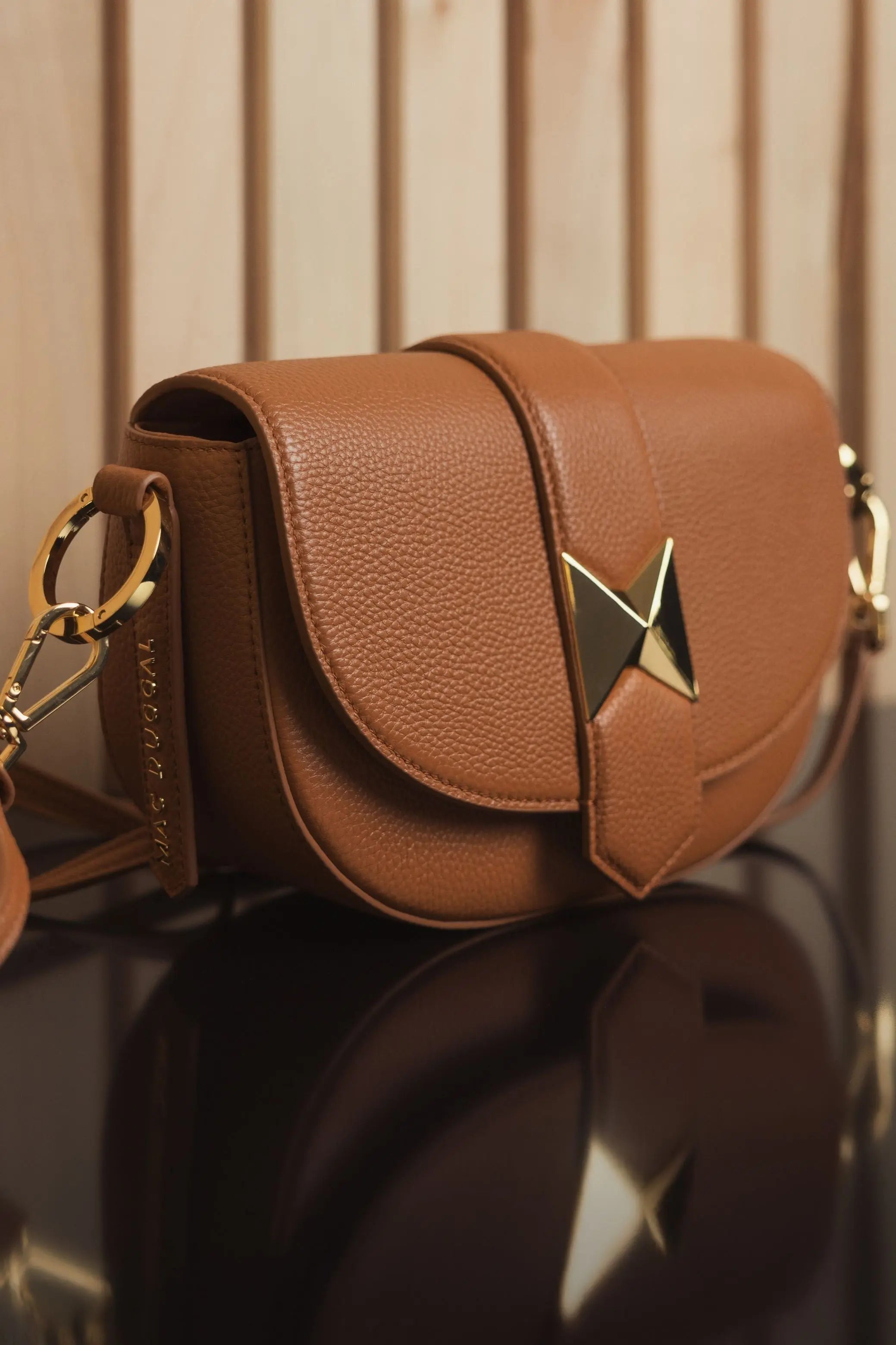 Brown Grain Leather Saddle Bag With Gold Hardware-Myartka