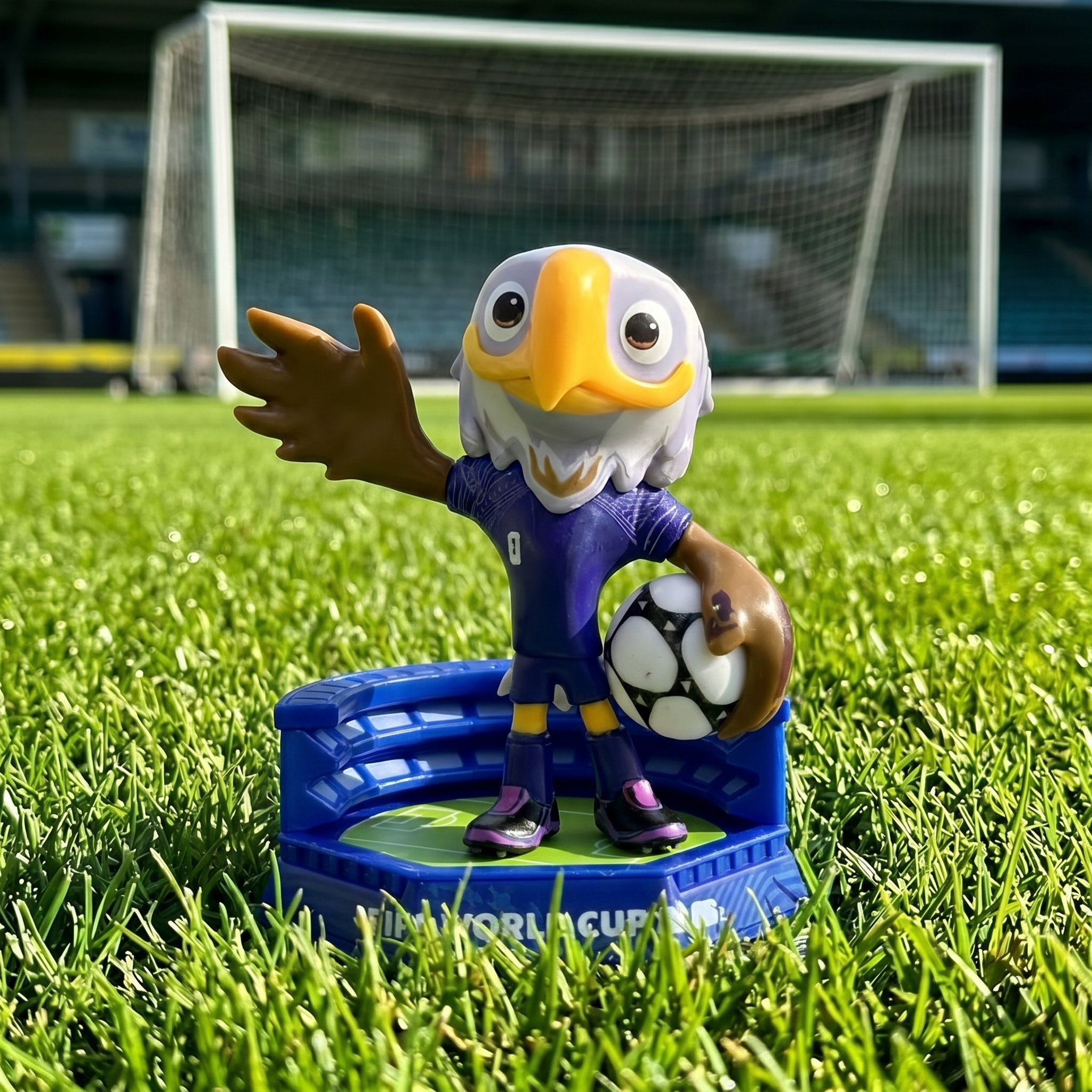 🦅 FIFA World Cup 2026™ USA Mascot – Clutch Figurine (2.3in)