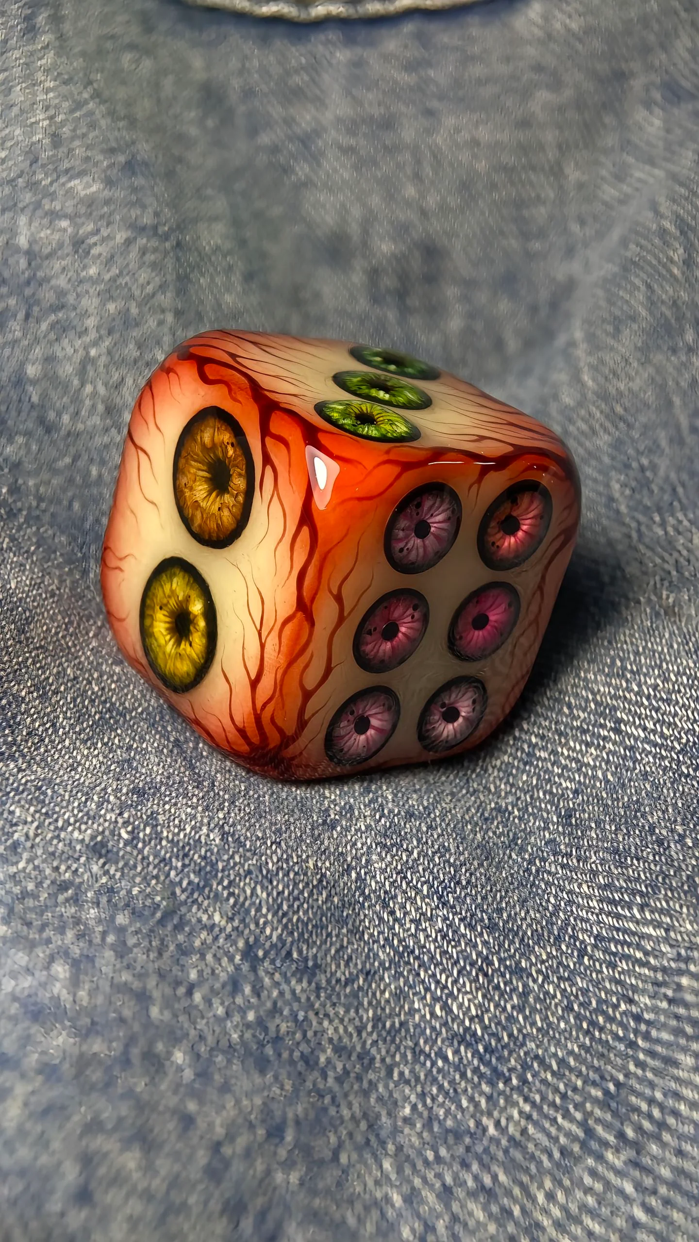 Handmade Cthulhu Eye D6 Dice | Hyper-Realistic Monster Eye Resin Dice 🎲👁️