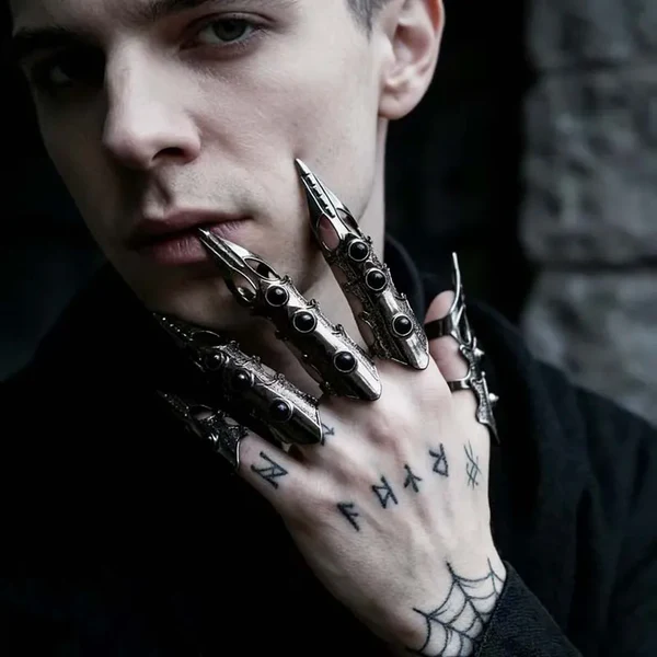 Undead Armor Skull Bracelet with Claw Fingers 💀⚔️