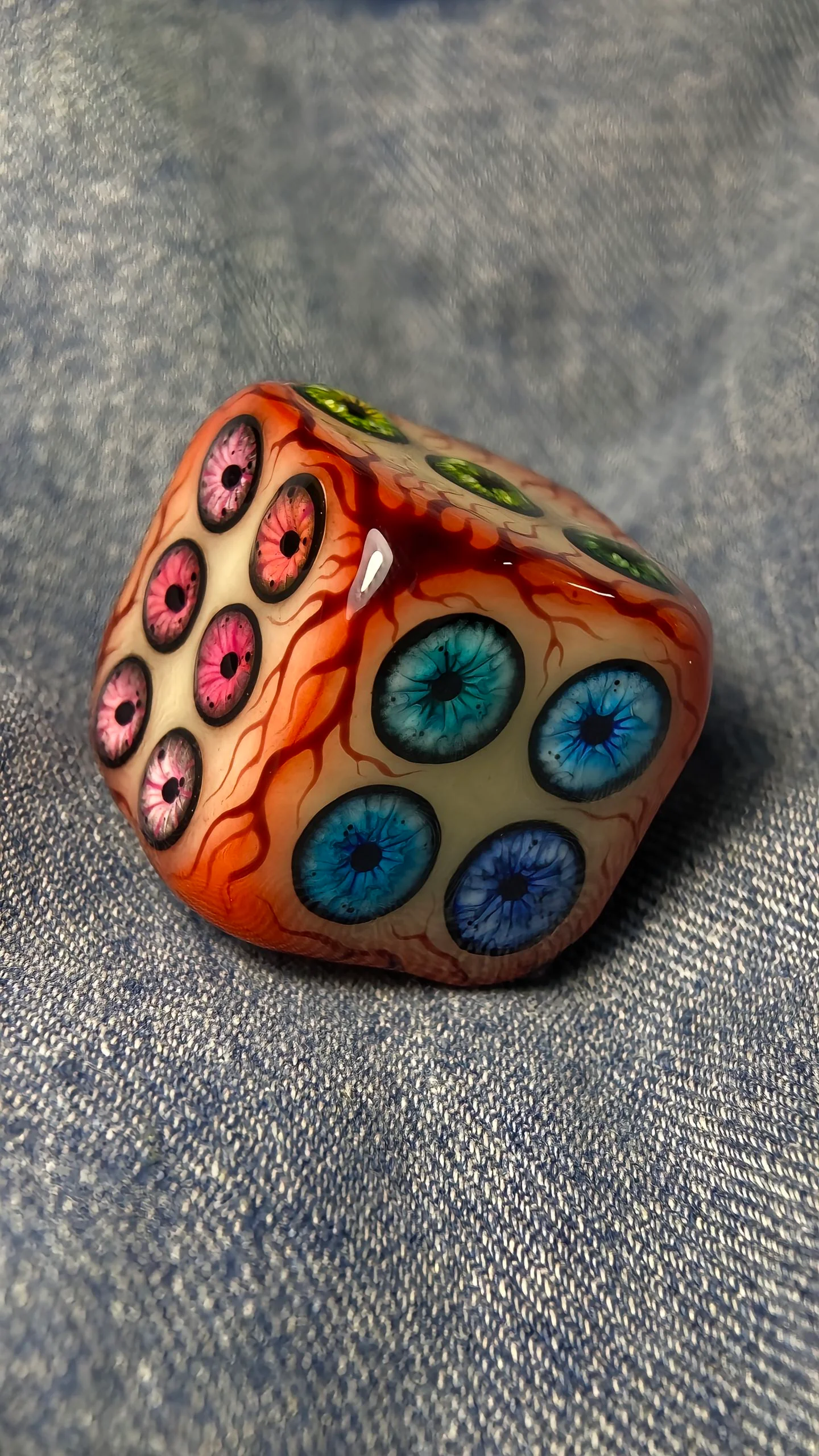 Handmade Cthulhu Eye D6 Dice | Hyper-Realistic Monster Eye Resin Dice 🎲👁️