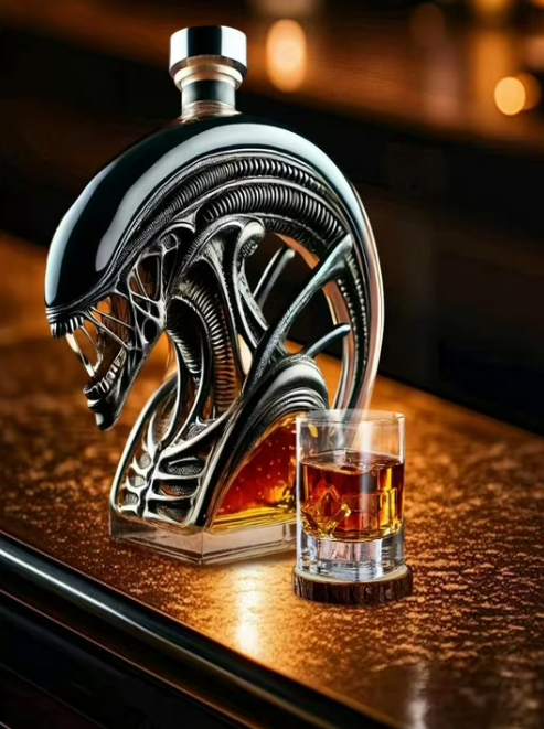 👽 Alien Shaped Decanter - Glass Art Sculpture Bottle for Sci-Fi & Whiskey Lovers