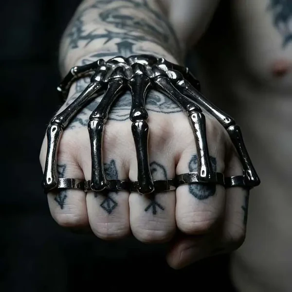 Undead Armor Skull Bracelet with Claw Fingers 💀⚔️