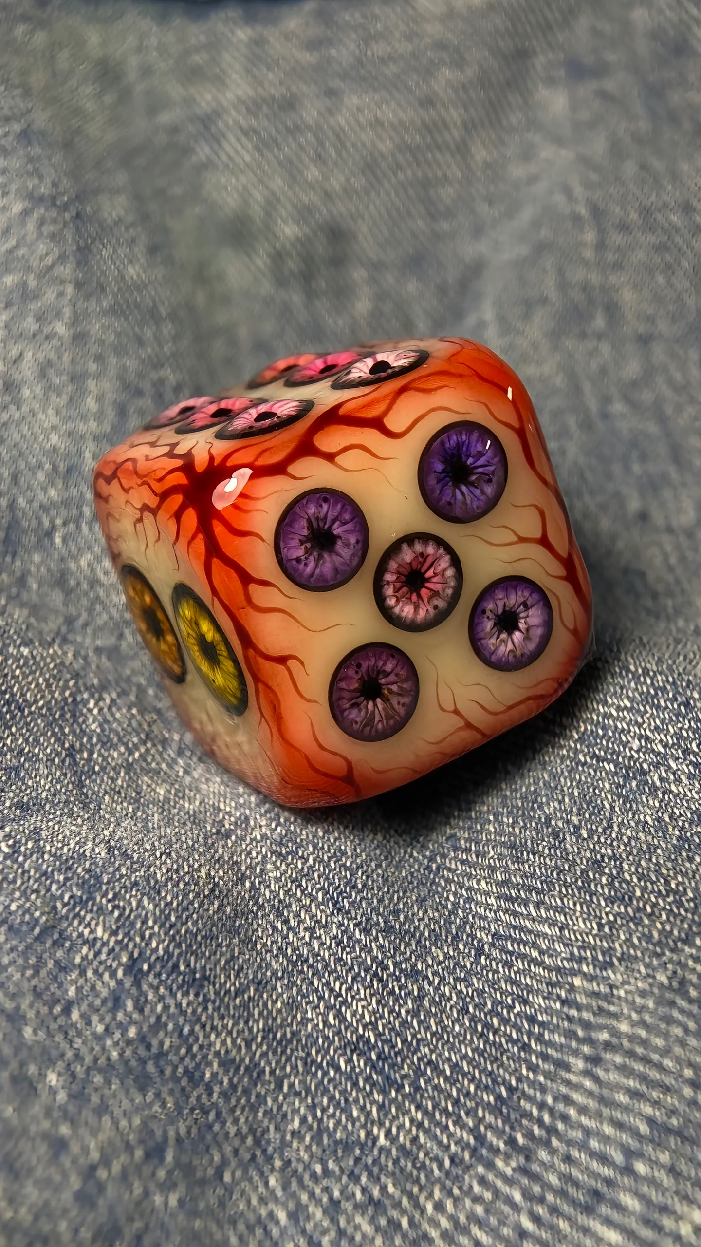 Handmade Cthulhu Eye D6 Dice | Hyper-Realistic Monster Eye Resin Dice 🎲👁️