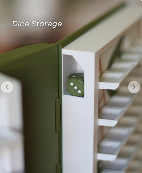 Book-Style Snakes and Ladders Game with Automatic Snakes 📚🐍