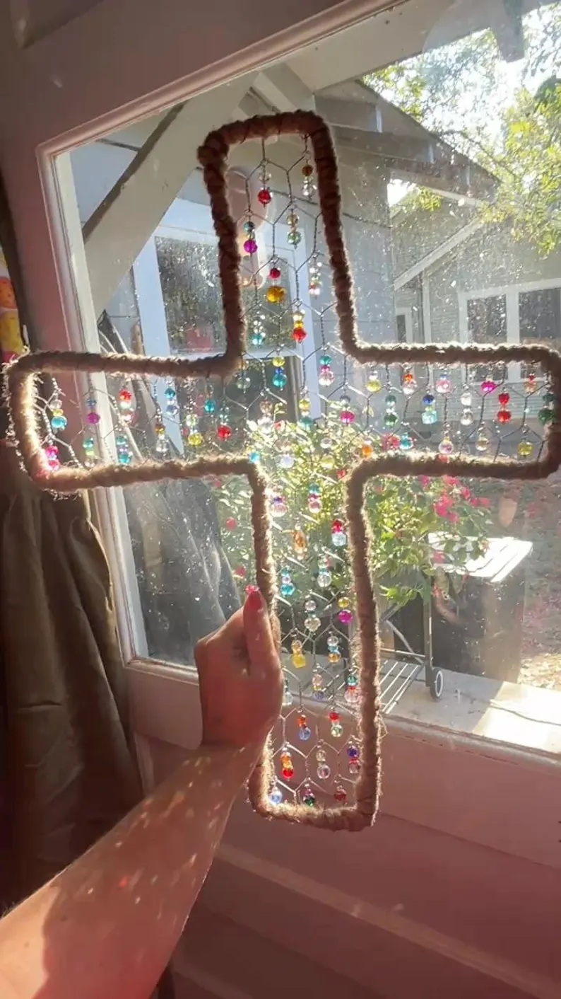 ✝️ Handmade Cross Suncatcher | Rustic Beaded Chicken Wire Window Decor