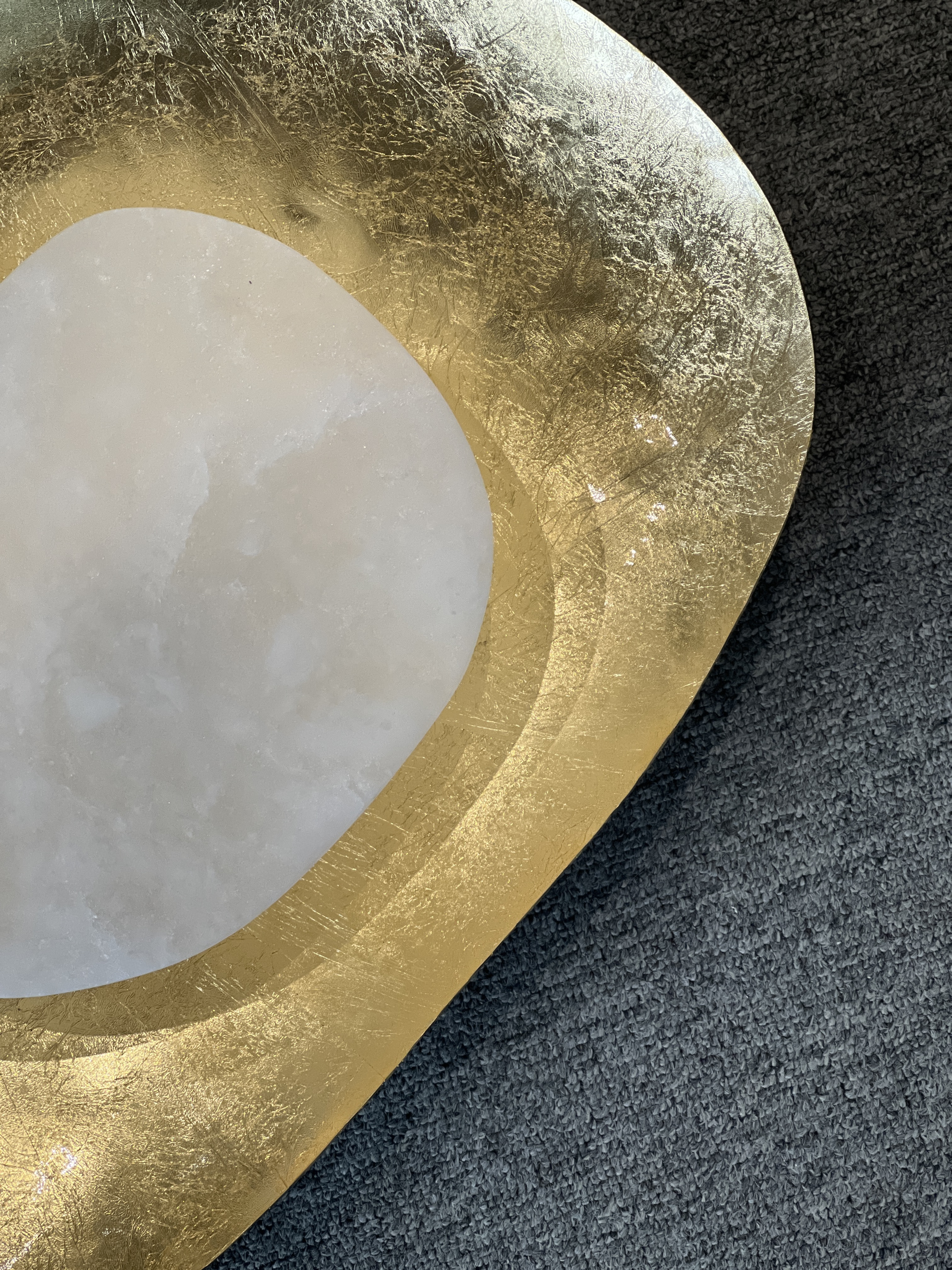 Modern Art Alabaster Wall Sconce, Soft Warm Glow Brass Lamp for Entryway, Living Room & Villa
