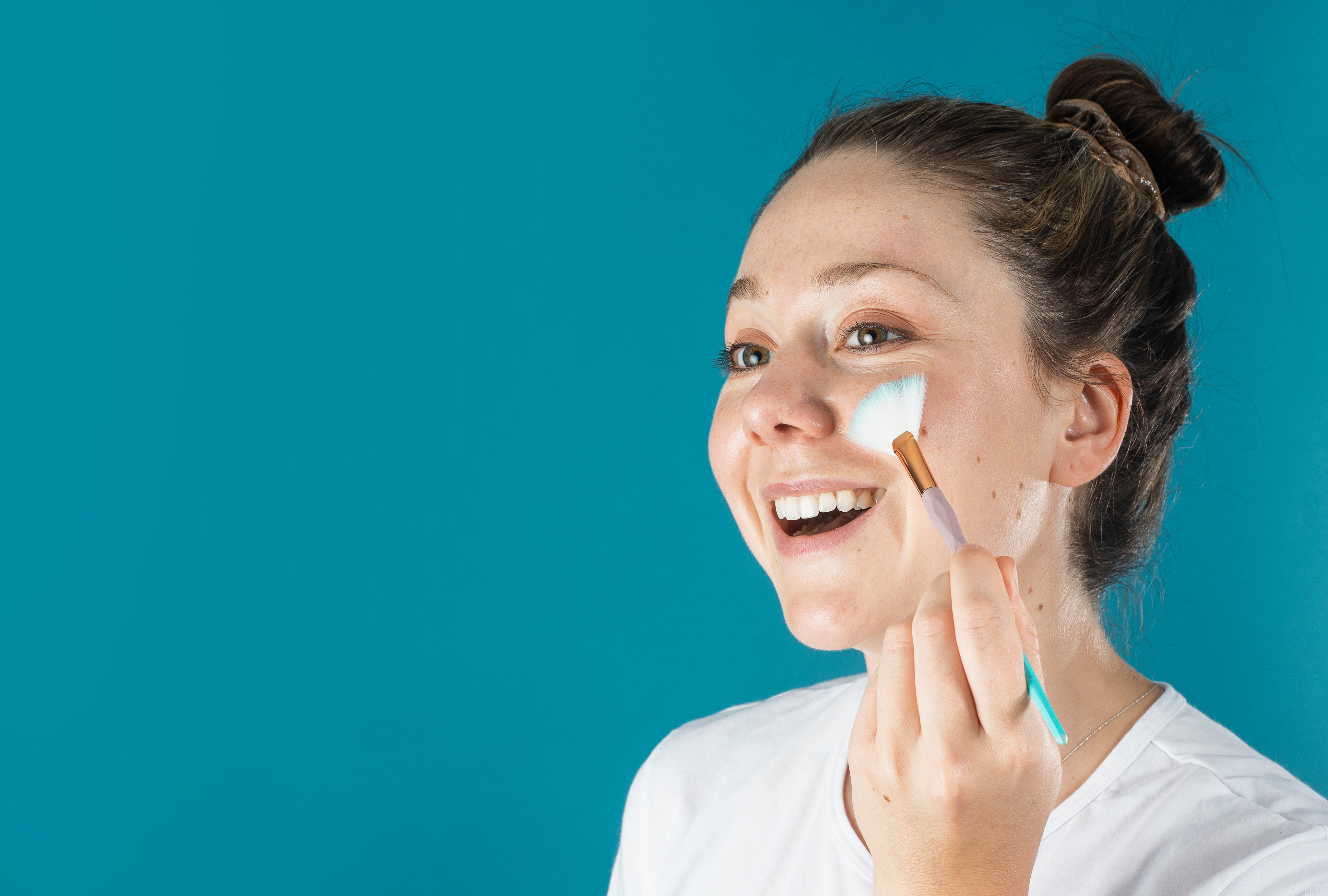 This page lists Glow & Skincare products from ZyraBeauty, including tools and accessories for skin hydration, brightening, and self-care routines. Text descriptions provide product details for easy access.
