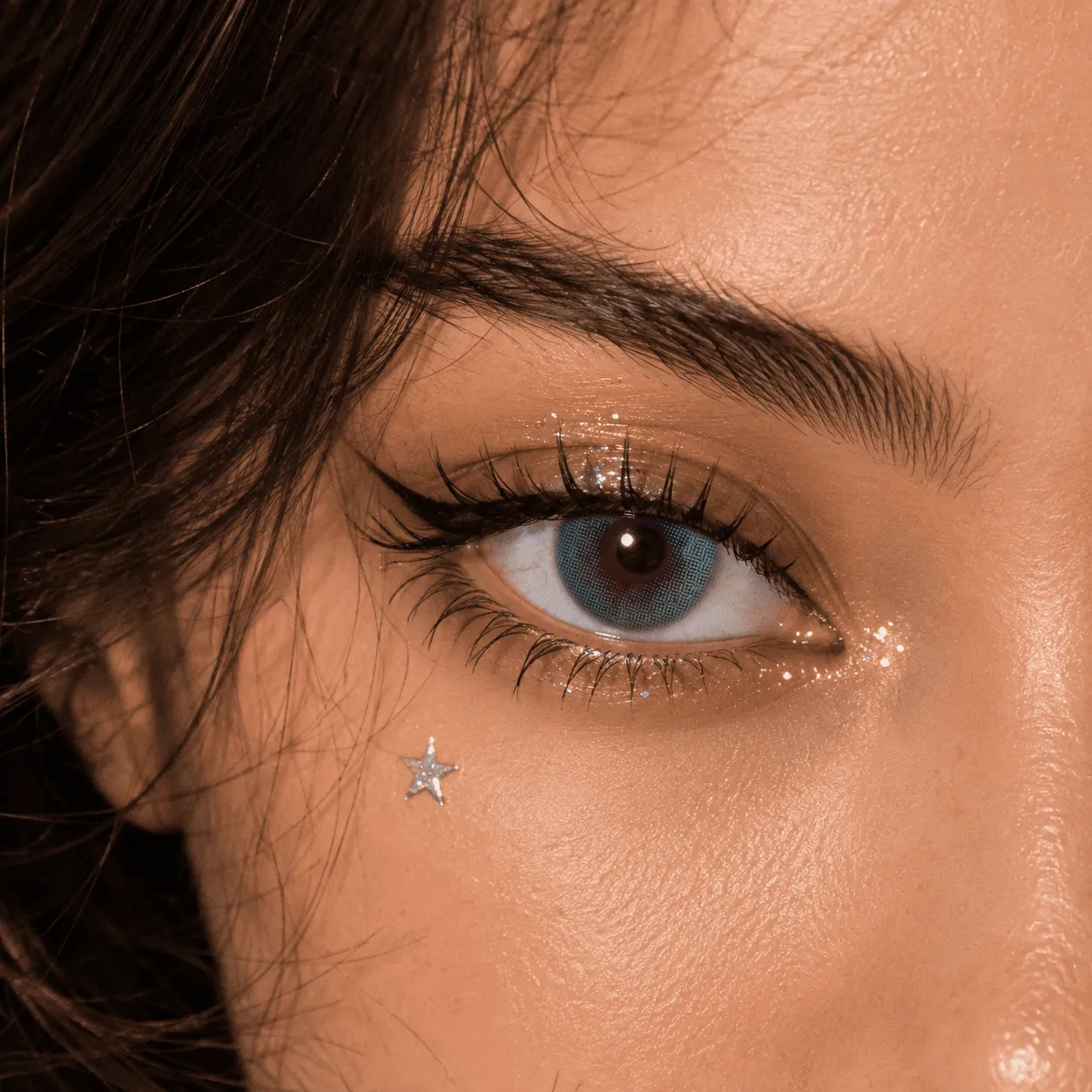 MIIEMO Sapphire Blue colored contacts gemstone blue eye look