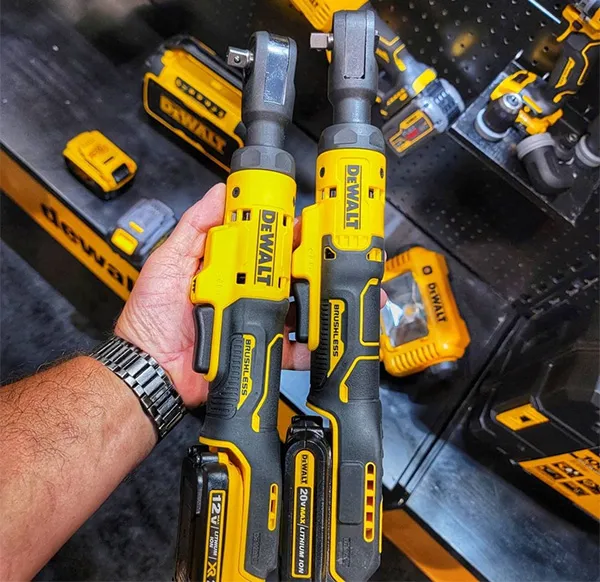 🚗🔧 [DEWALT] 12V 3/8インチ コードレスリチウムイオンラチェットレンチ 🔥🔥